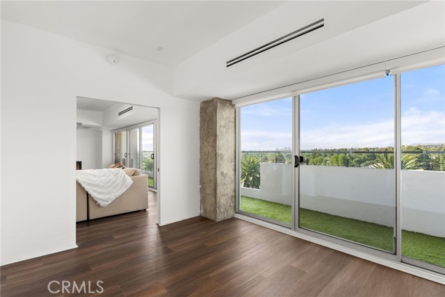 838 N Doheny DR Unit: 903