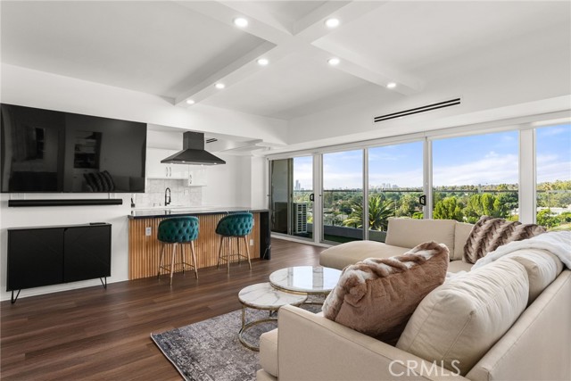 838 N Doheny DR Unit: 903