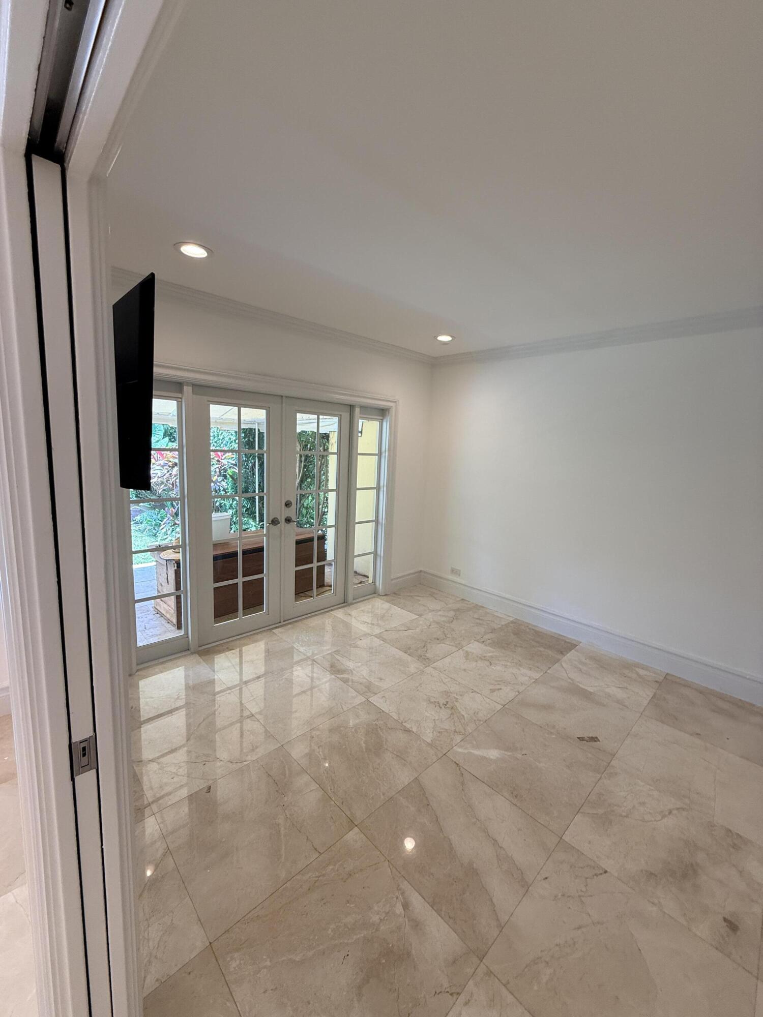 225 Everglade Avenue Villa 6