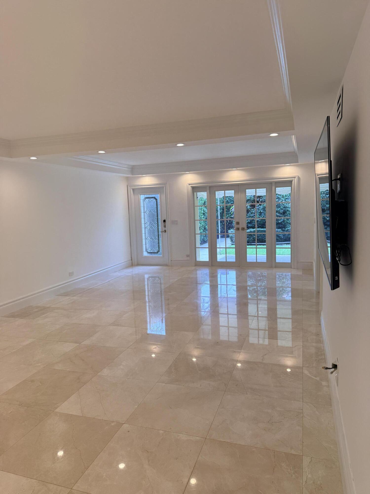225 Everglade Avenue Villa 6