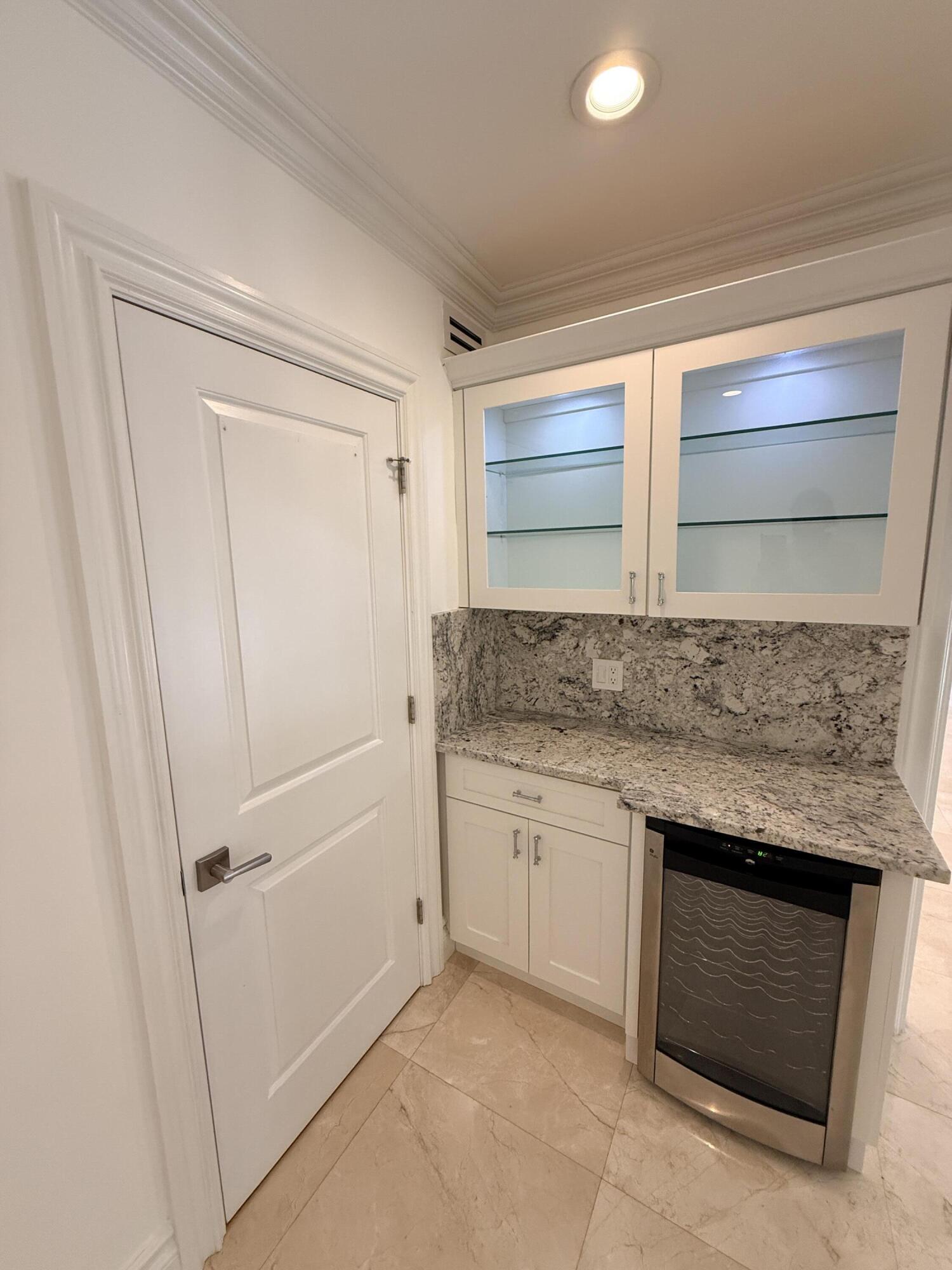 225 Everglade Avenue Villa 6