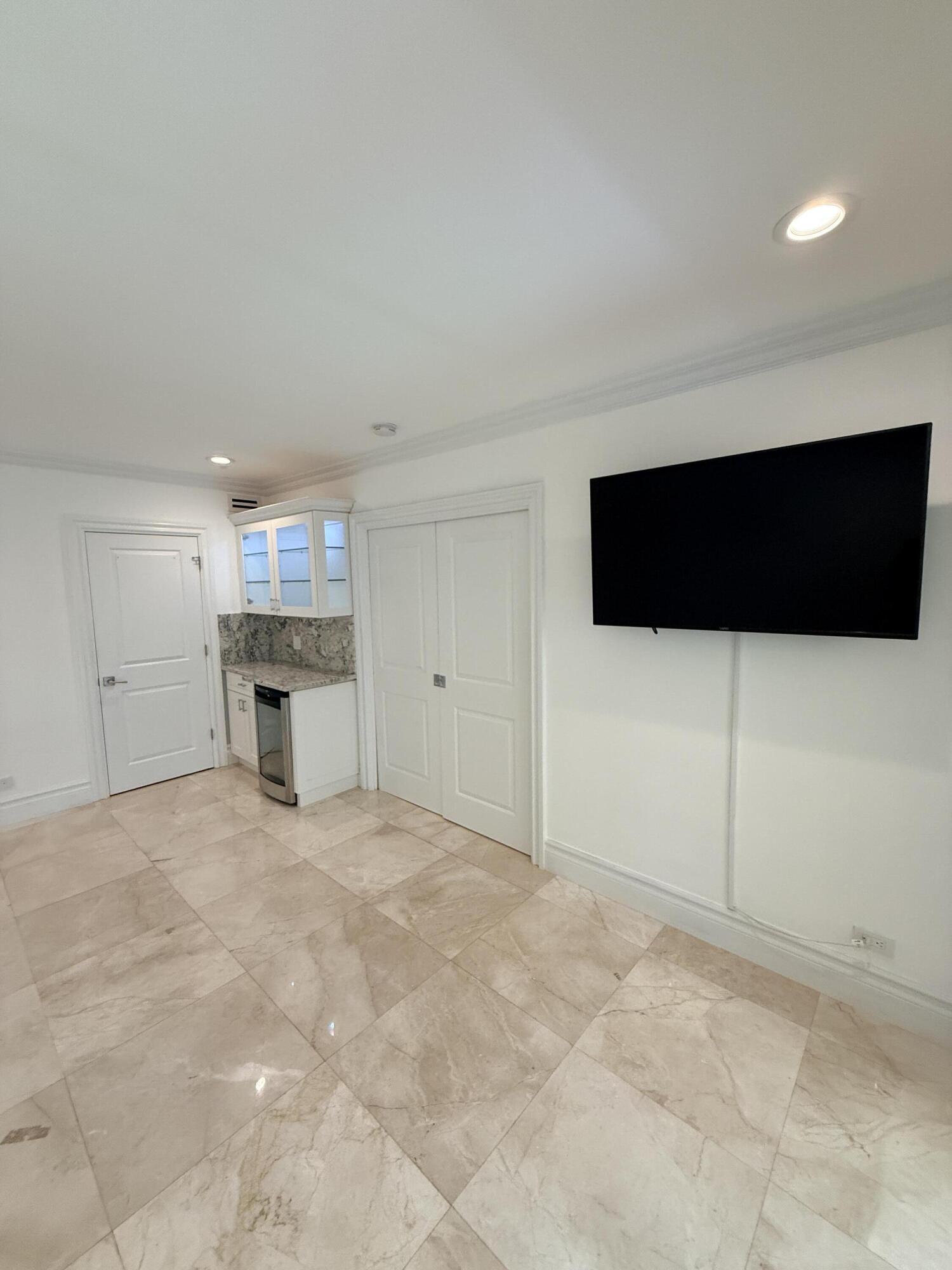 225 Everglade Avenue Villa 6