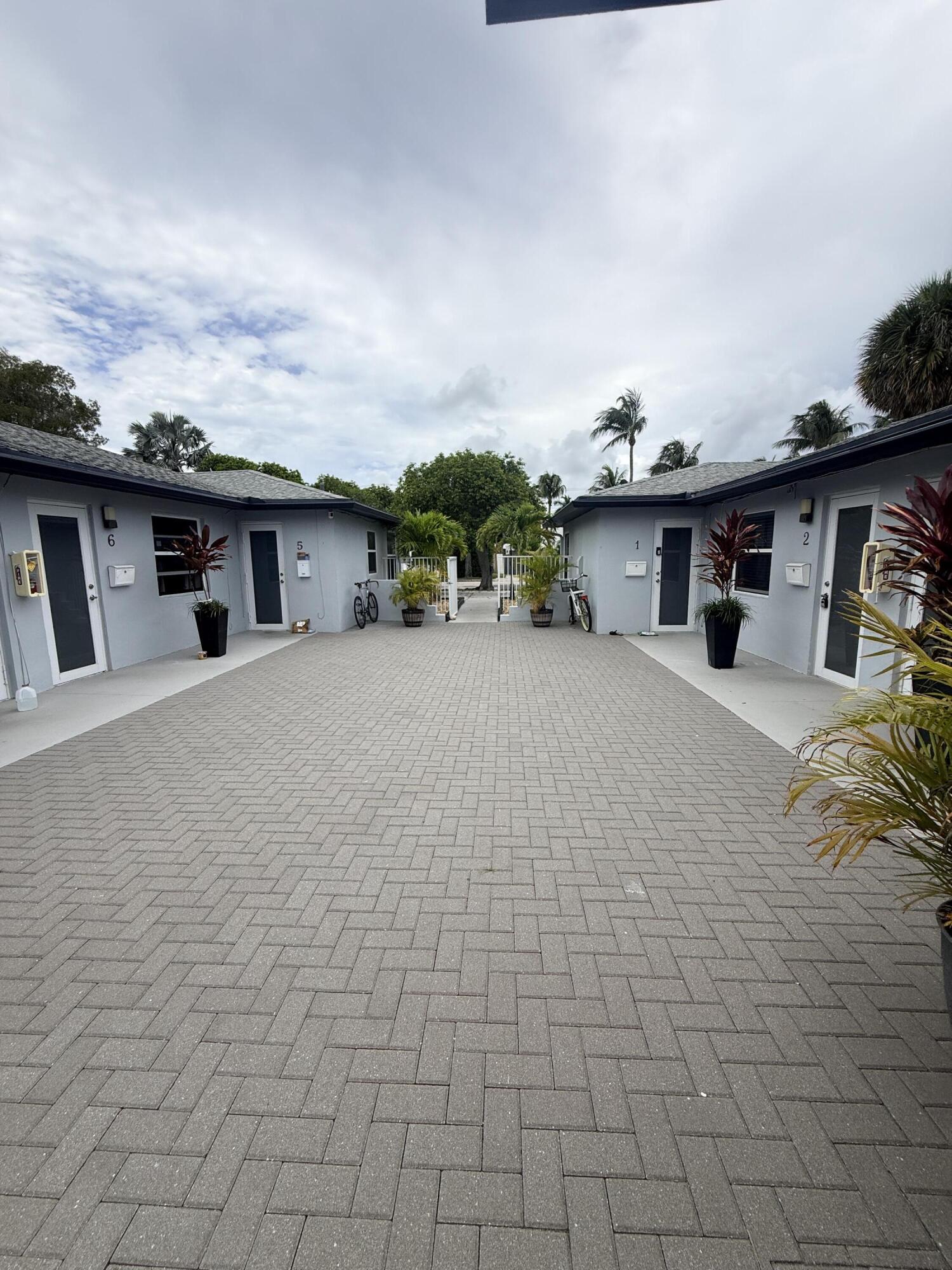 220 Walton Boulevard Unit 2