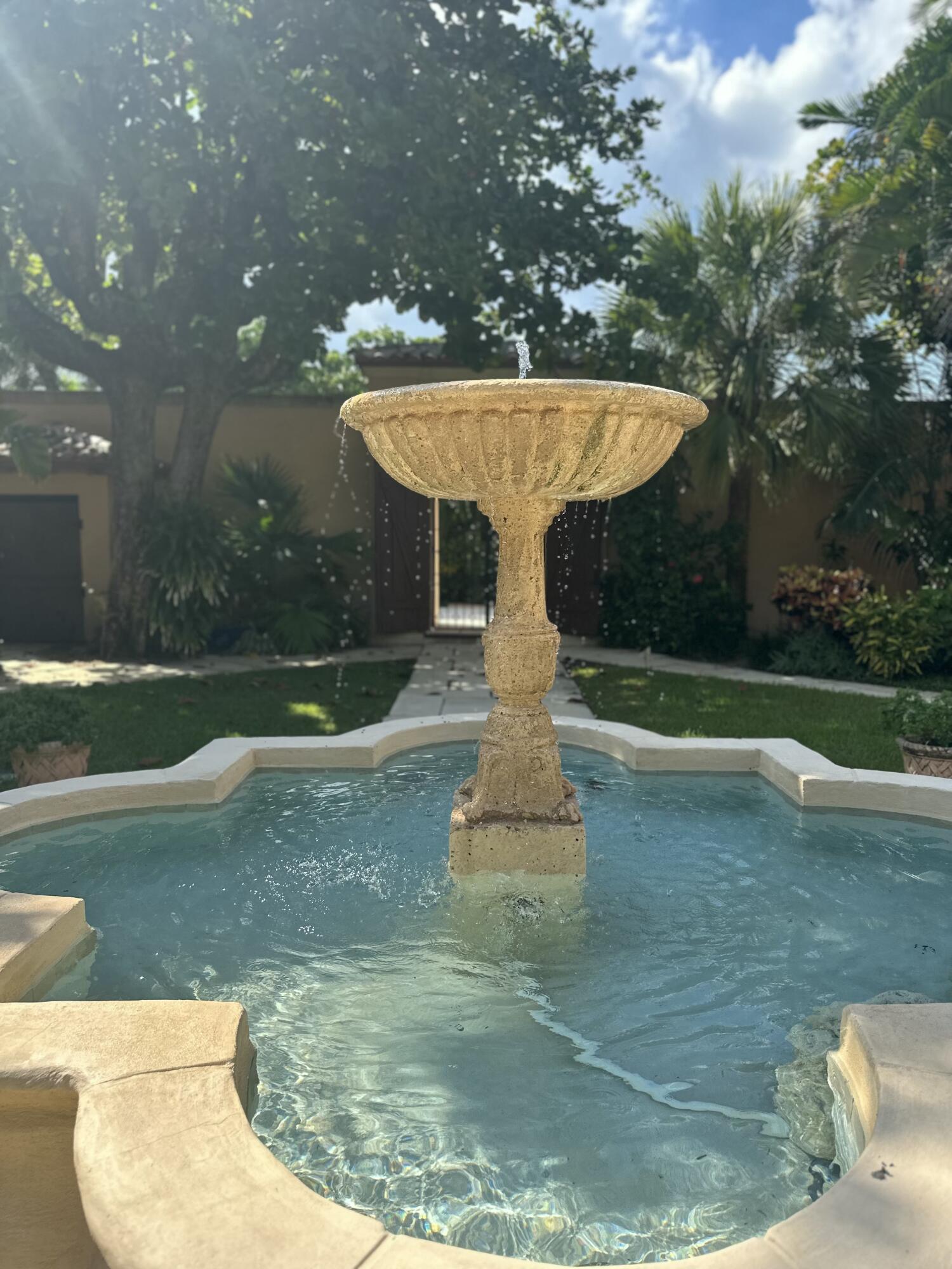 200 N Ocean Boulevard 1