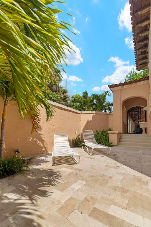 200 N Ocean Boulevard 4