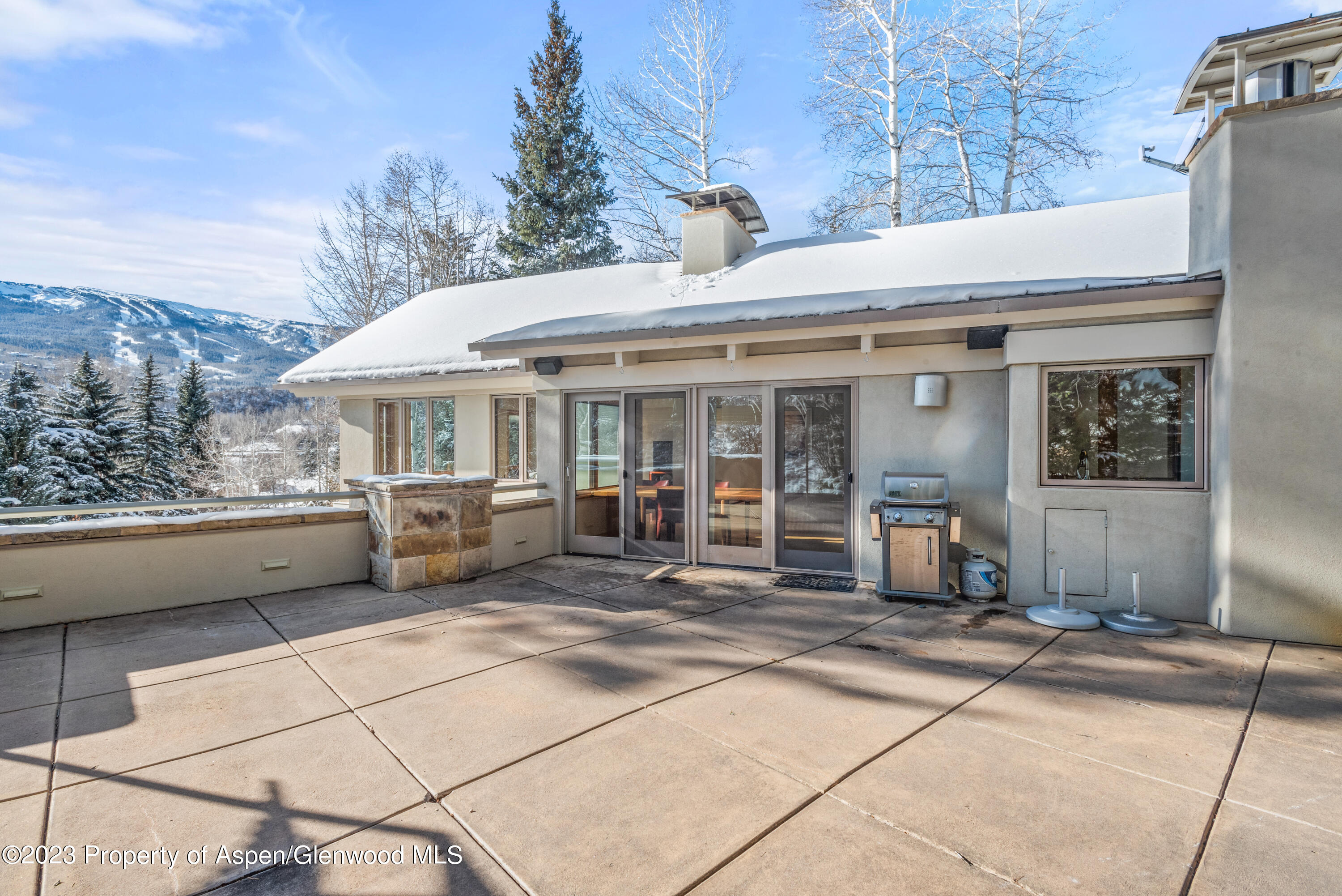 559 MEADOW Road