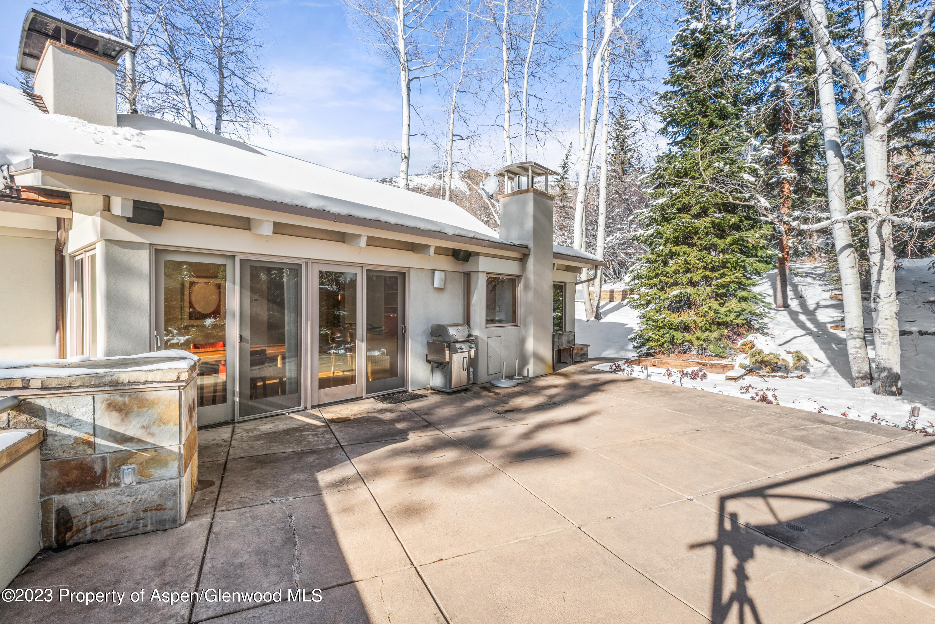 559 MEADOW Road
