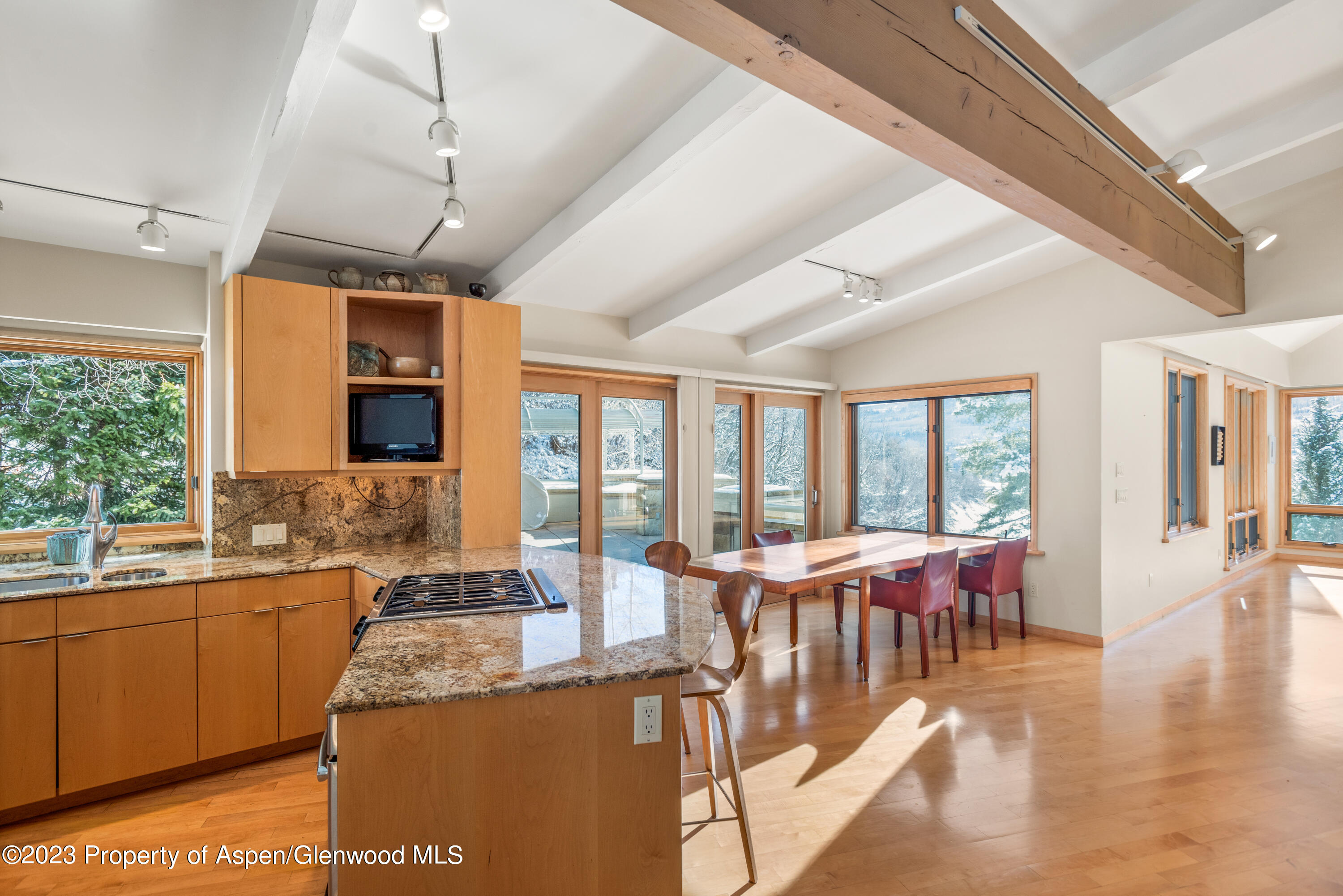 559 MEADOW Road
