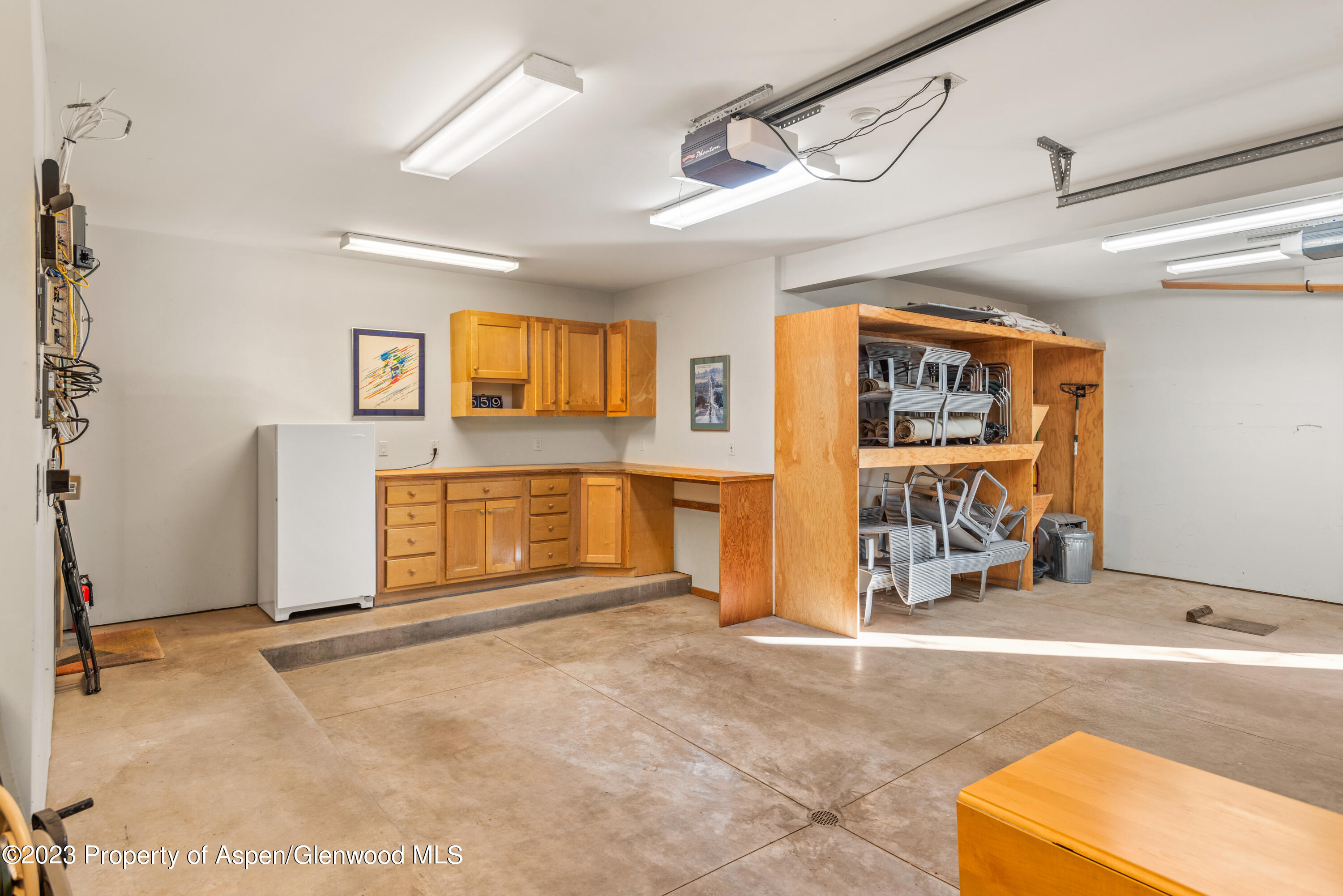 559 MEADOW Road
