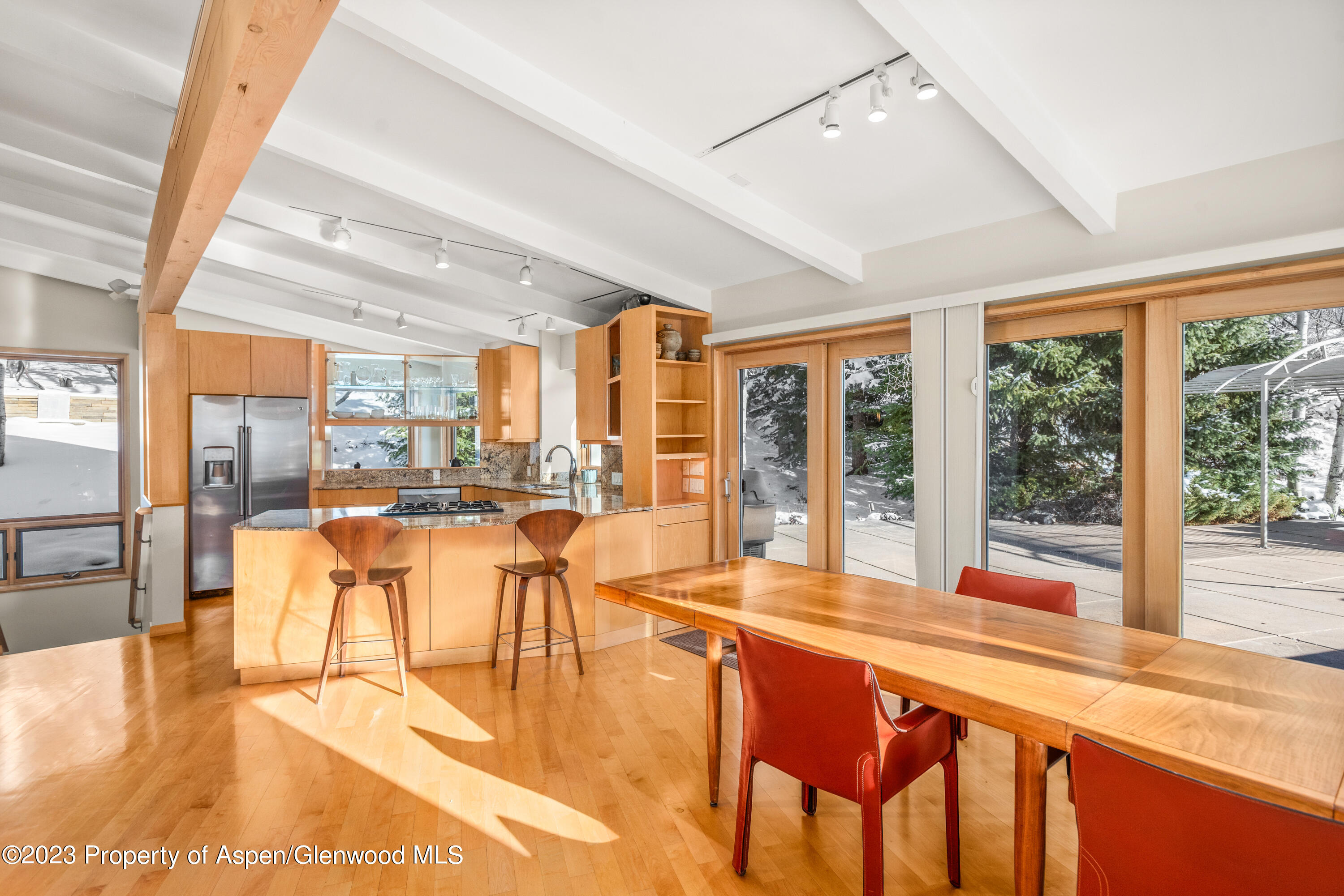 559 MEADOW Road