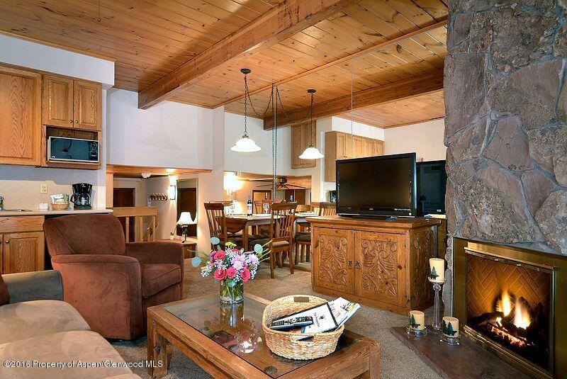 301 E Hyman Avenue, #104 (Wks. 21,22,38)