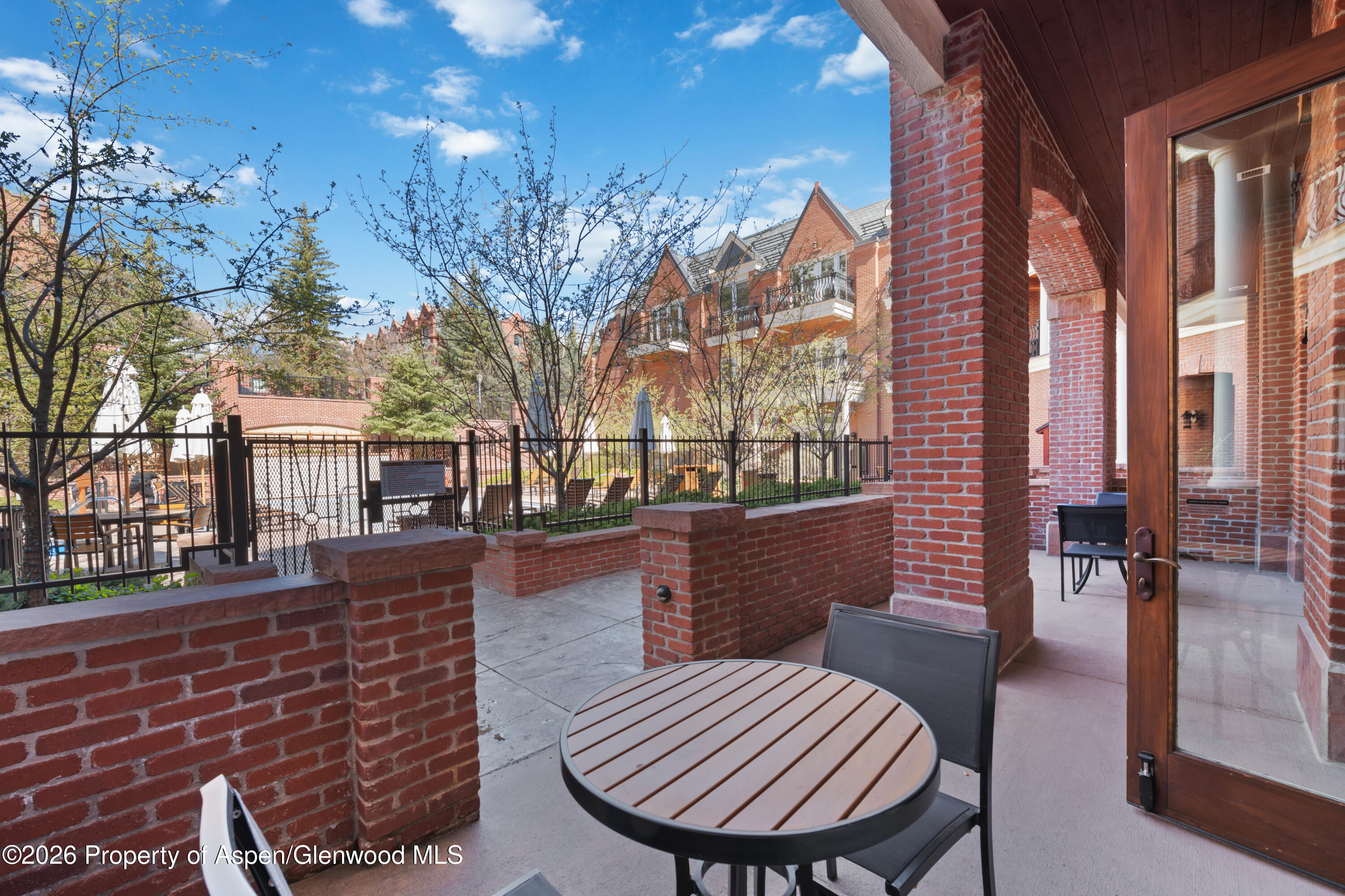 415 E Dean St, Unit 6, Week 11