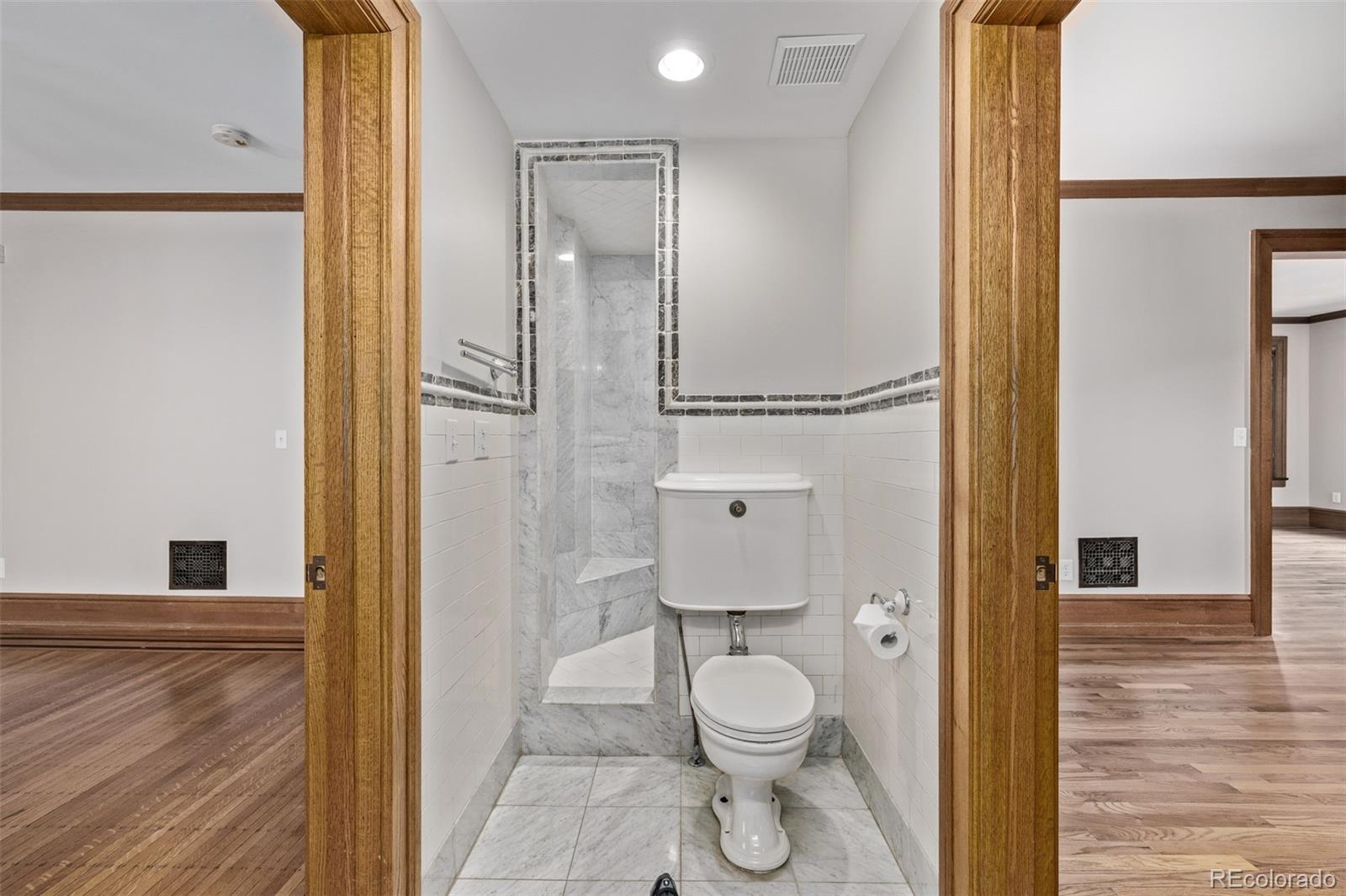 1034 N Logan Street Unit: 2W