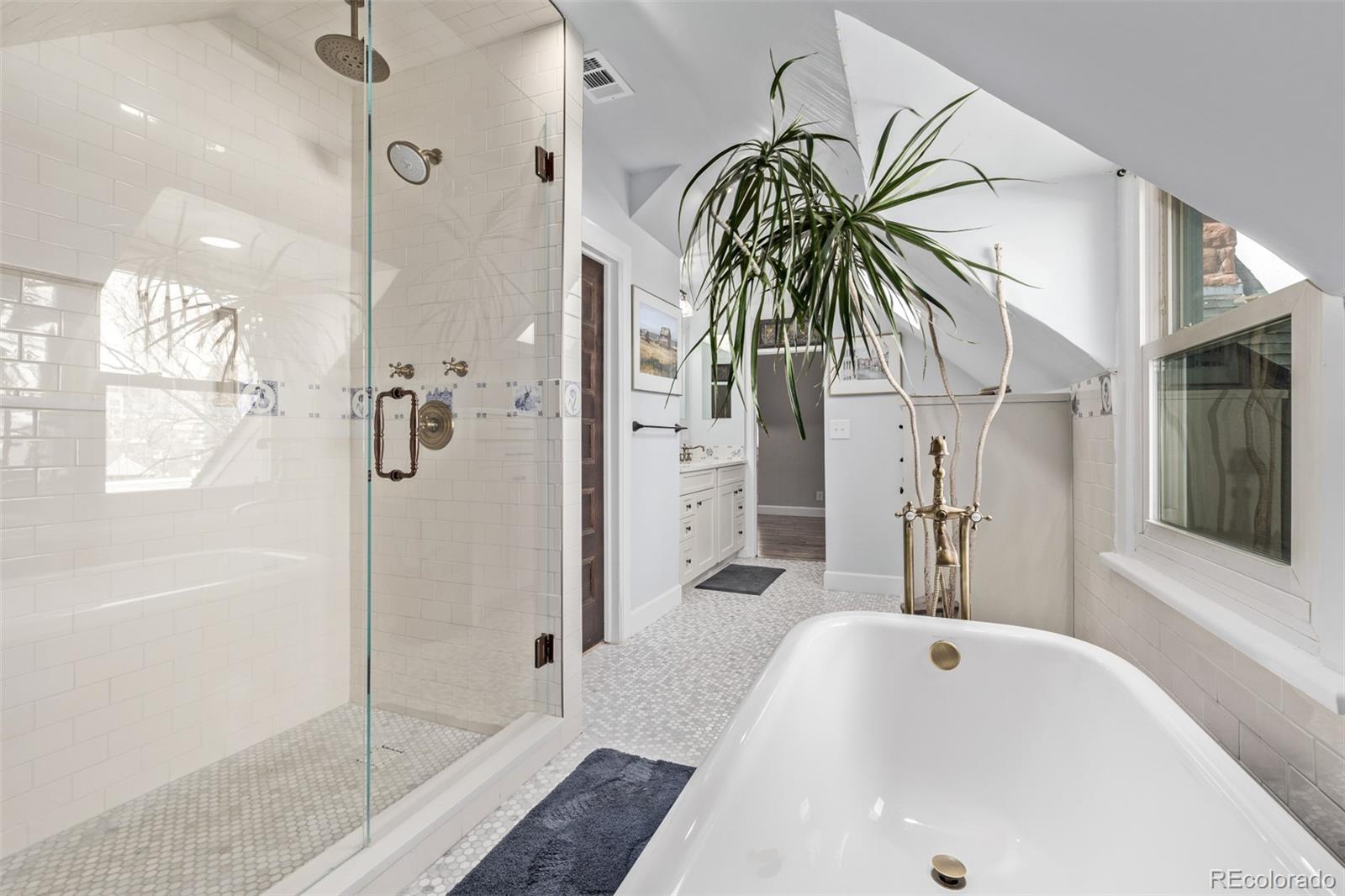 1034 N Logan Street Unit: 2W