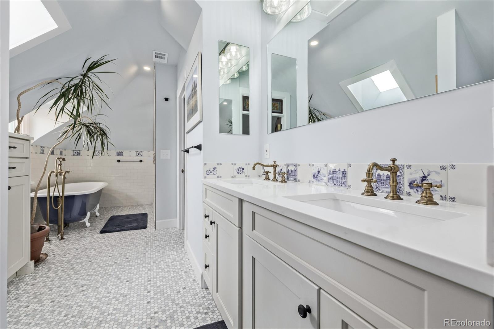 1034 N Logan Street Unit: 2W