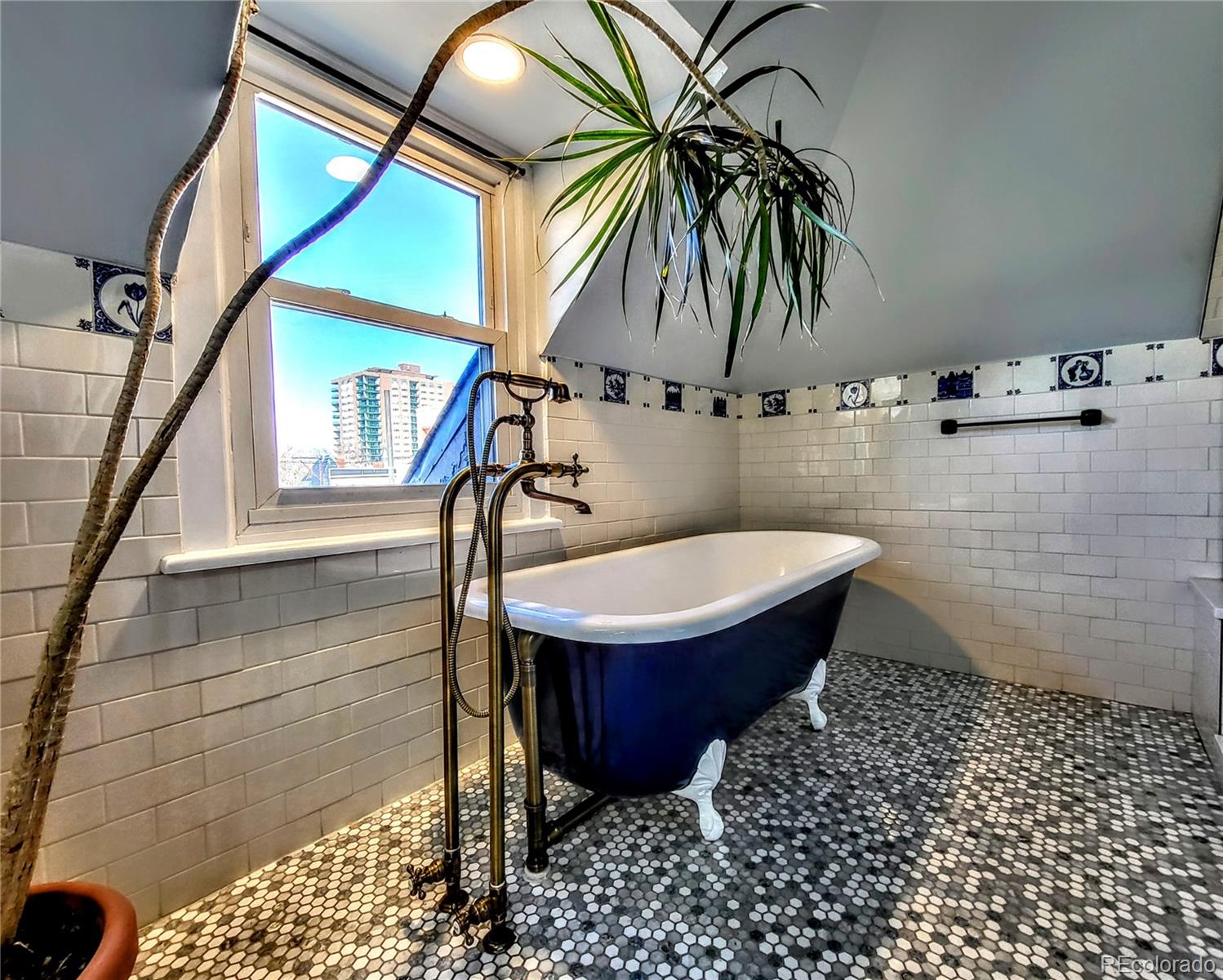 1034 N Logan Street Unit: 2W