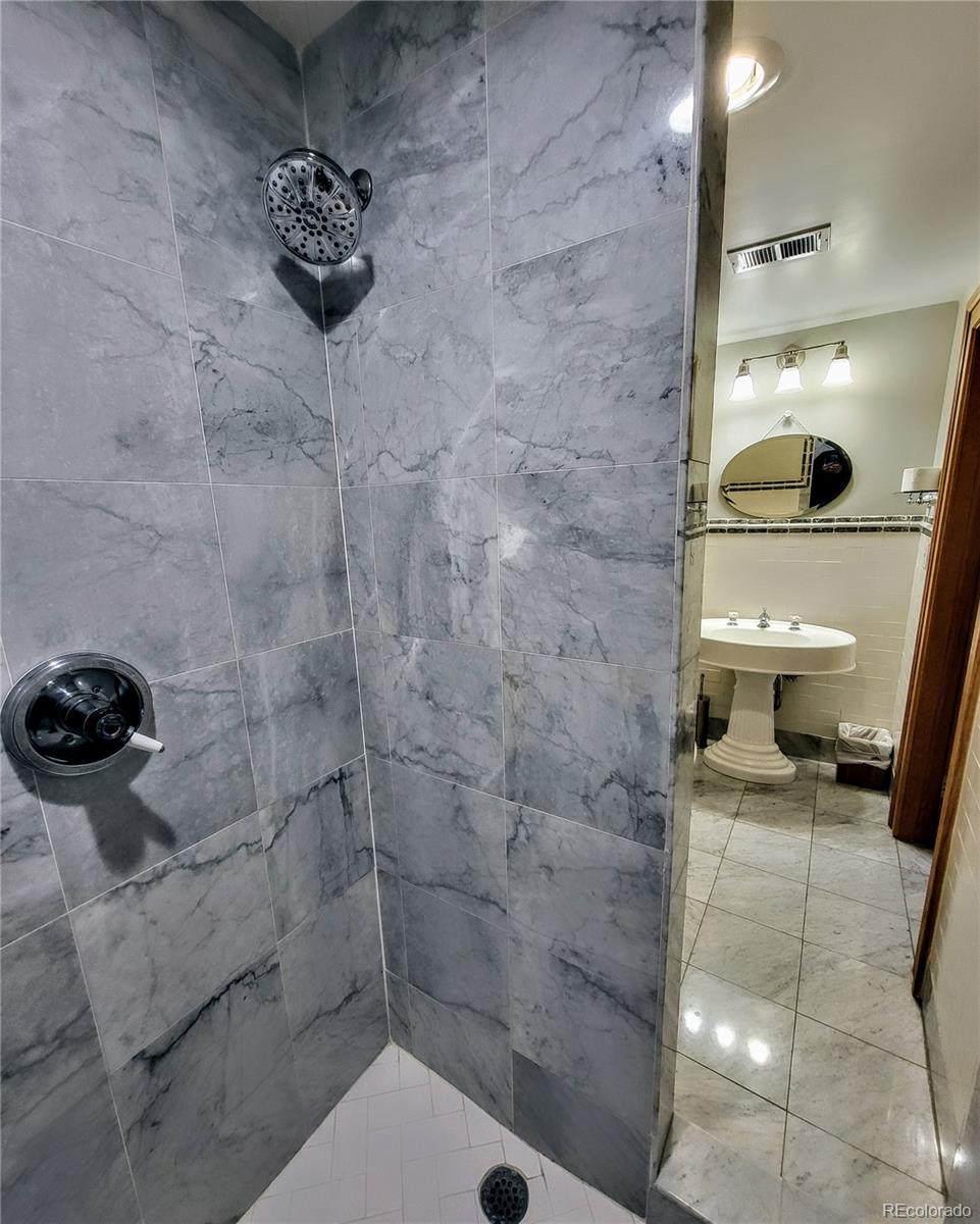 1034 N Logan Street Unit: 2W
