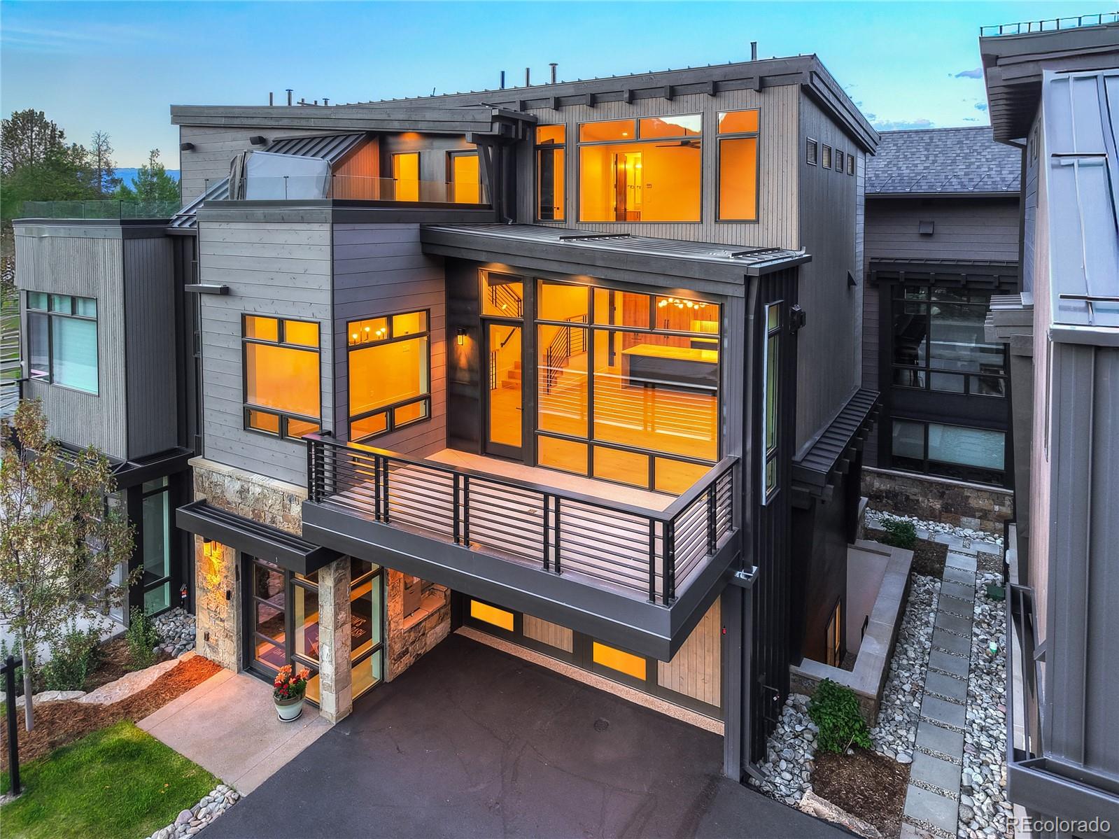 318 S 2nd Avenue