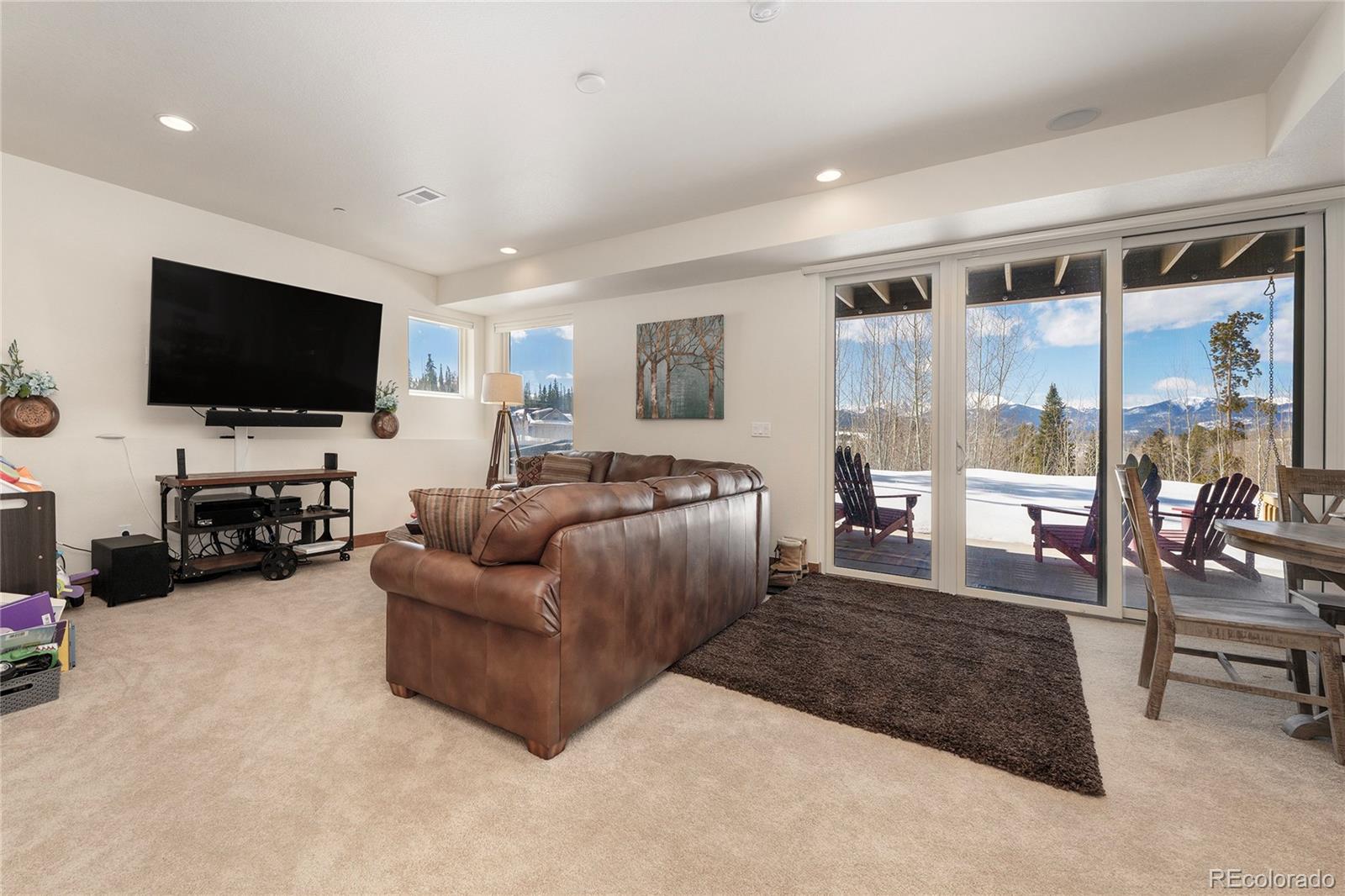 1745 Pioneer Trail