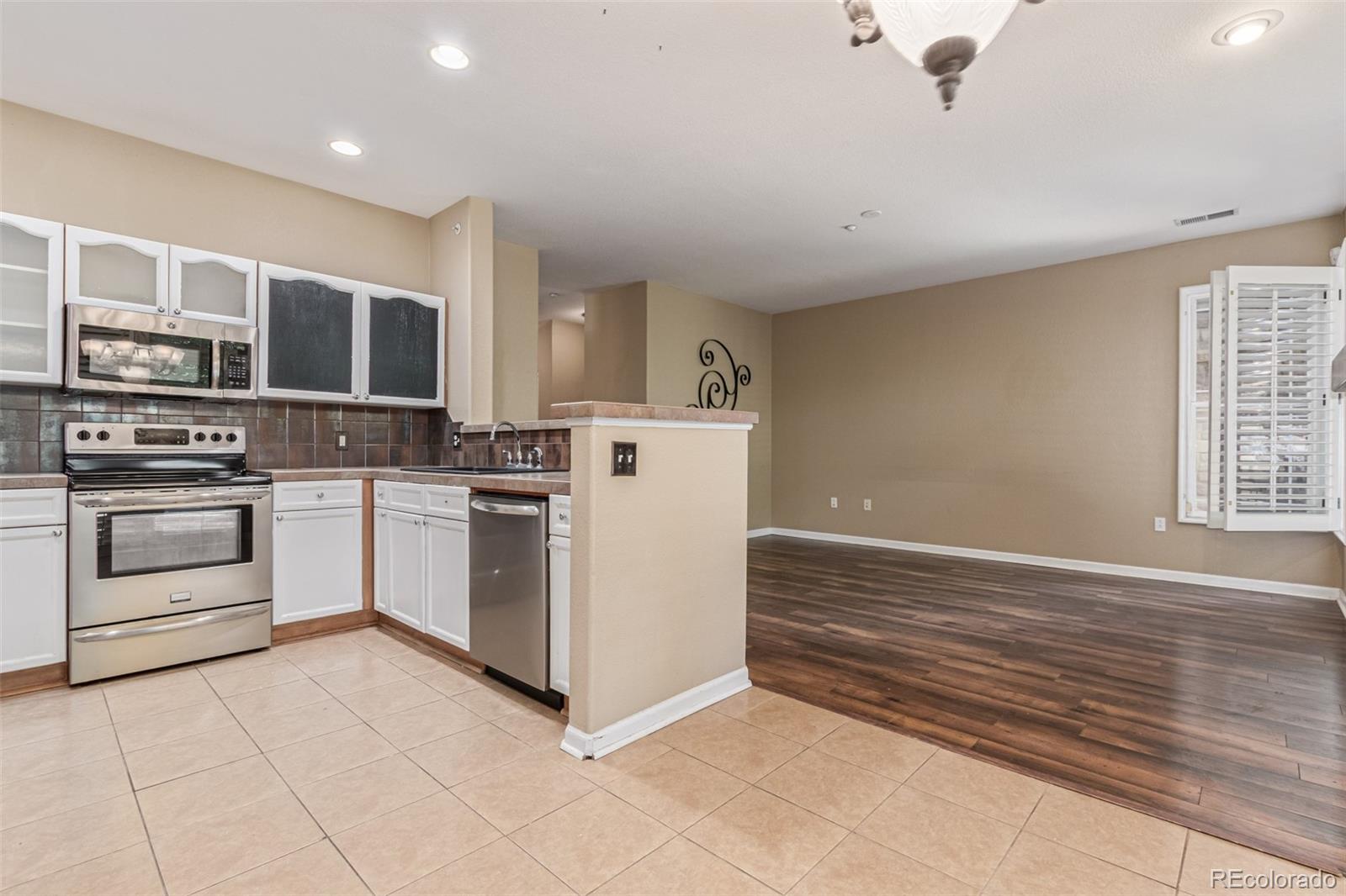 8427 S Hoyt Way Unit: 107