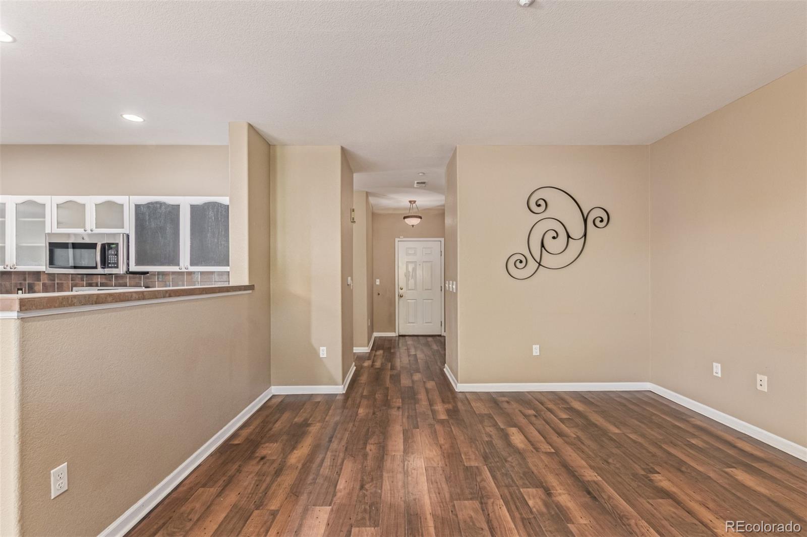 8427 S Hoyt Way Unit: 107