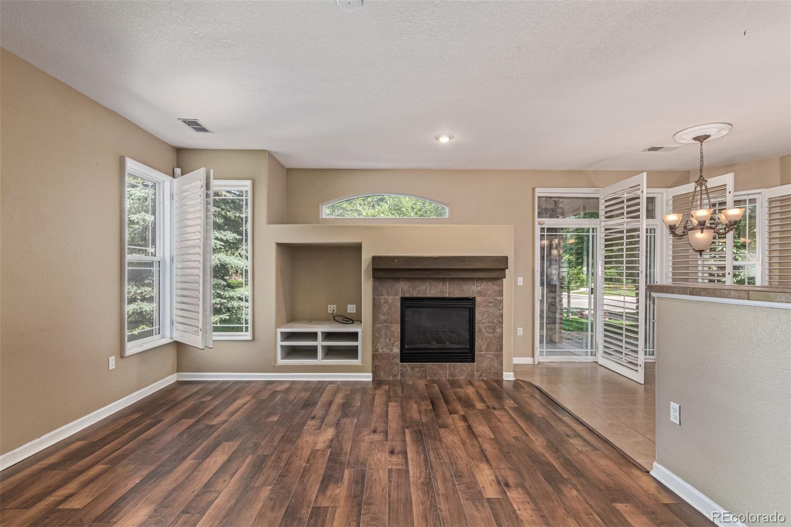 8427 S Hoyt Way Unit: 107