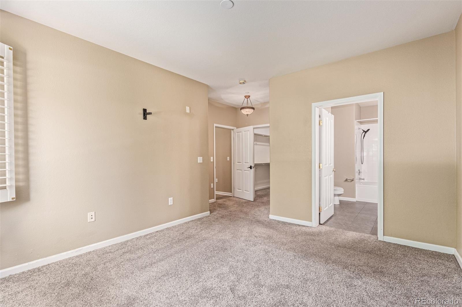 8427 S Hoyt Way Unit: 107