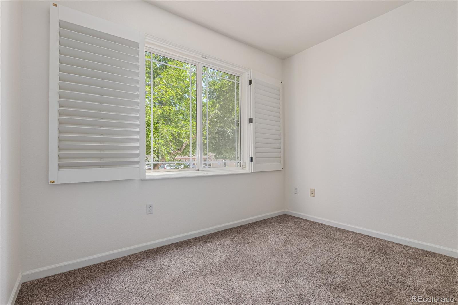 8427 S Hoyt Way Unit: 107