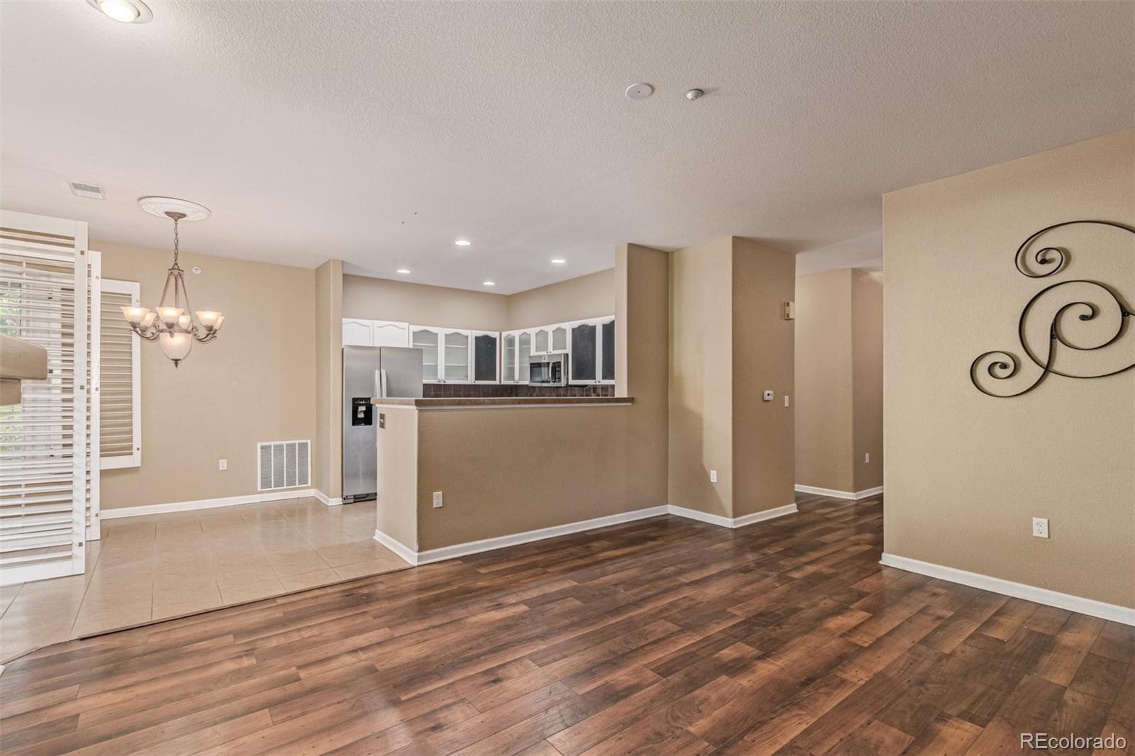 8427 S Hoyt Way Unit: 107