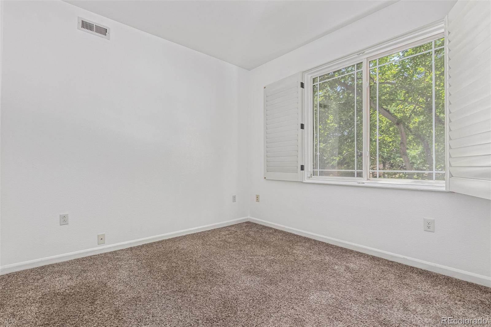 8427 S Hoyt Way Unit: 107