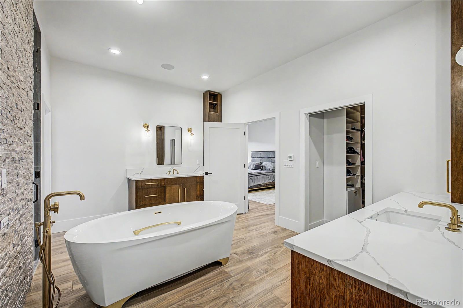 5828 Aspen Leaf Drive