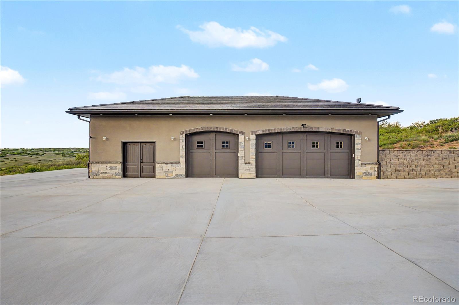 5828 Aspen Leaf Drive