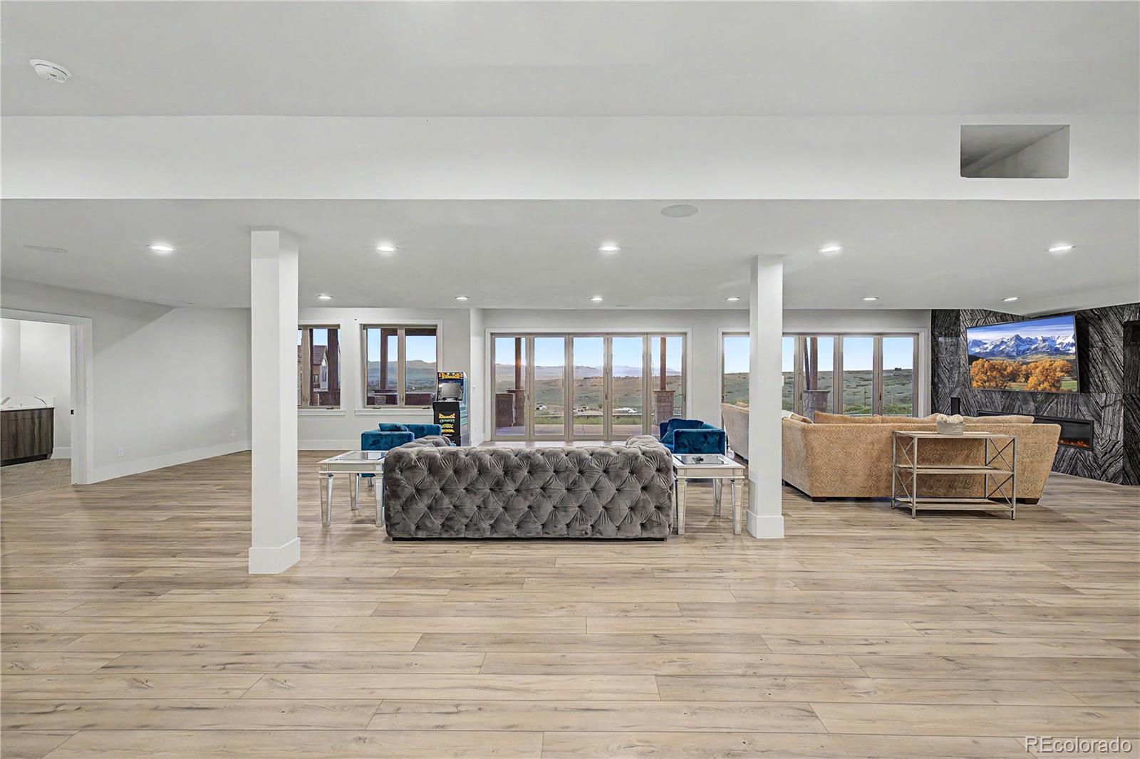 5828 Aspen Leaf Drive