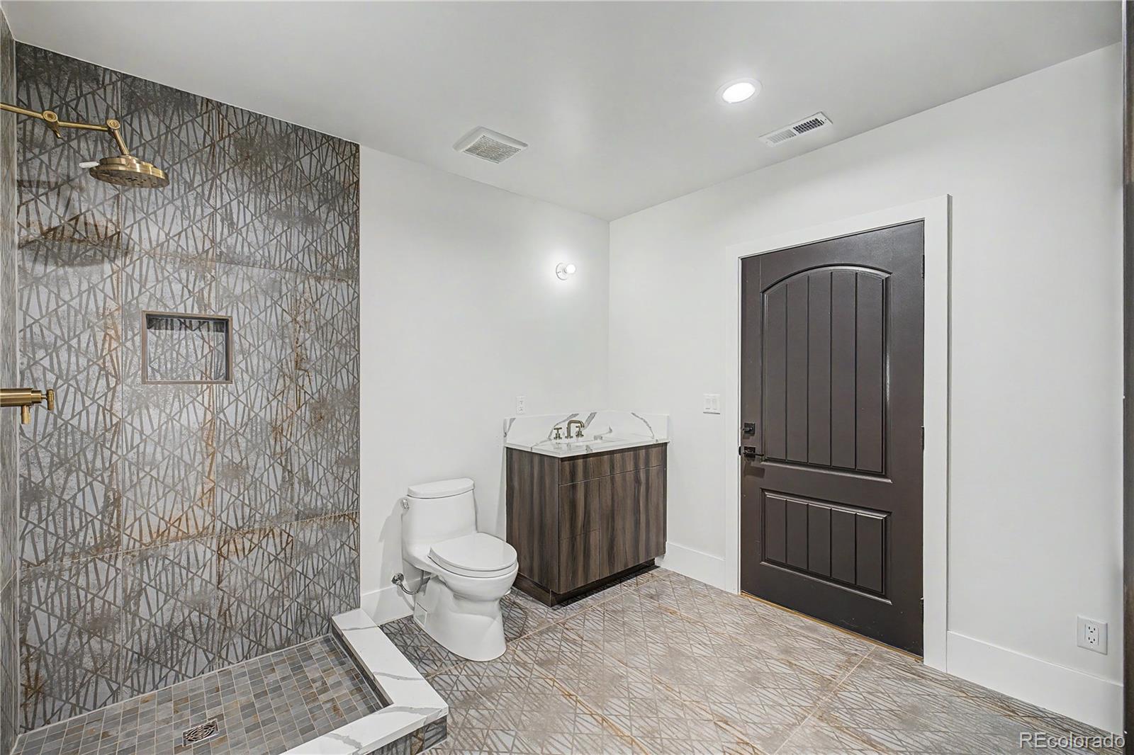 5828 Aspen Leaf Drive