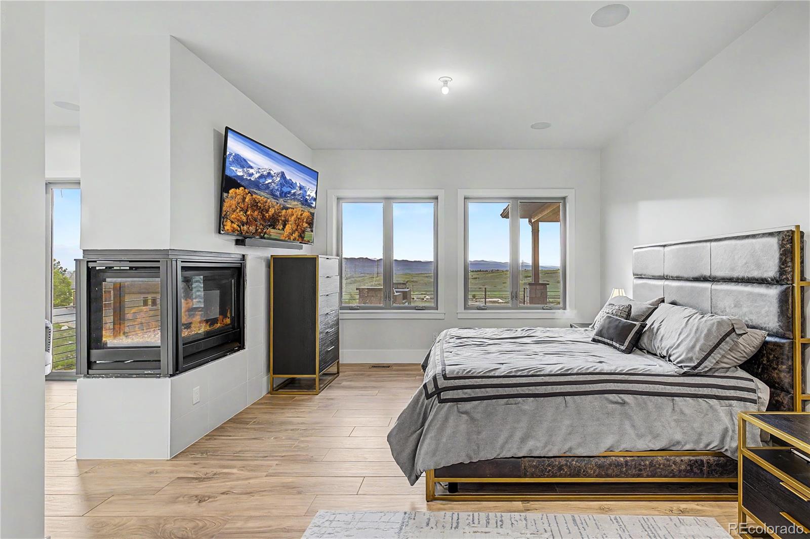 5828 Aspen Leaf Drive