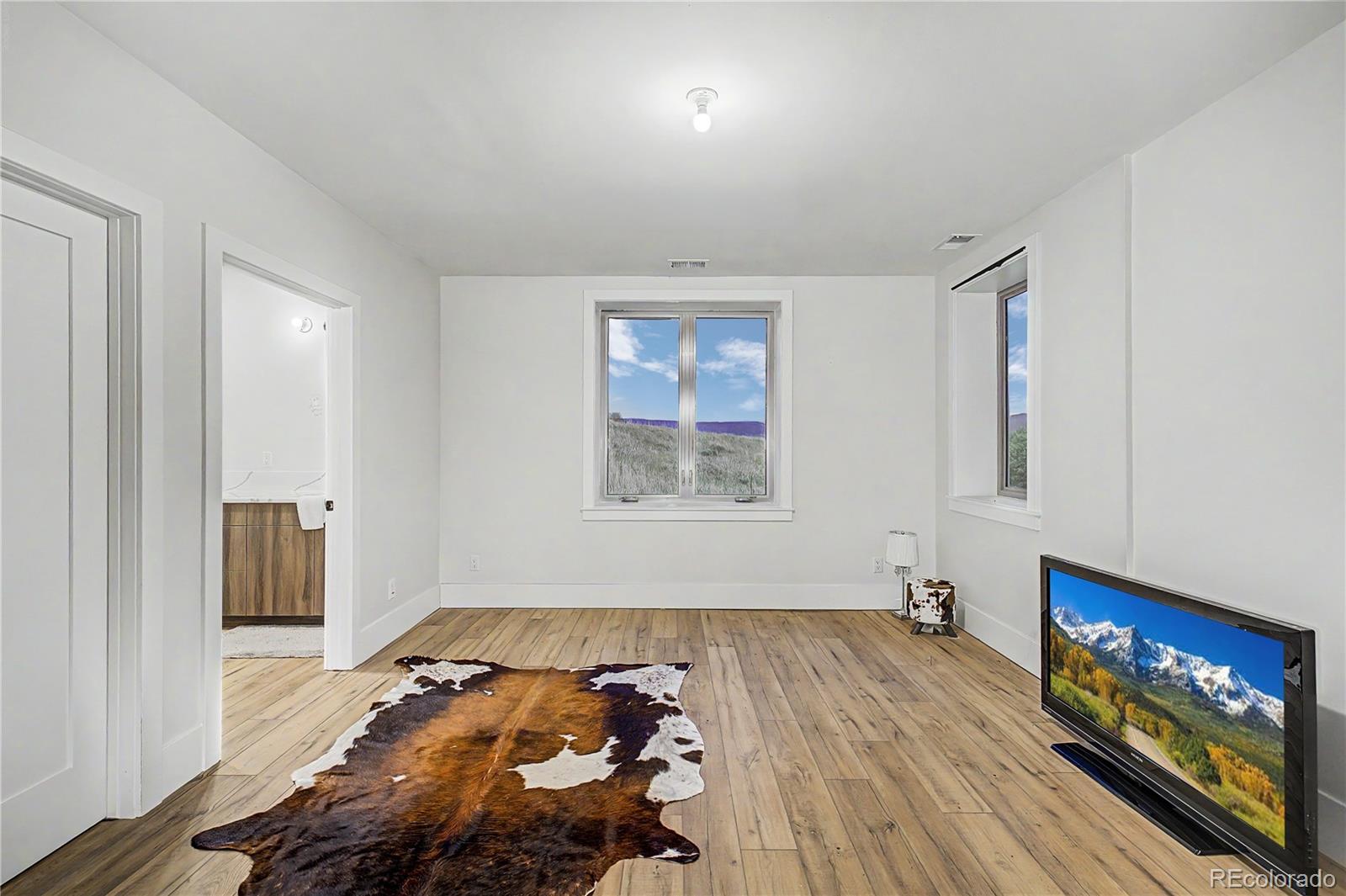 5828 Aspen Leaf Drive