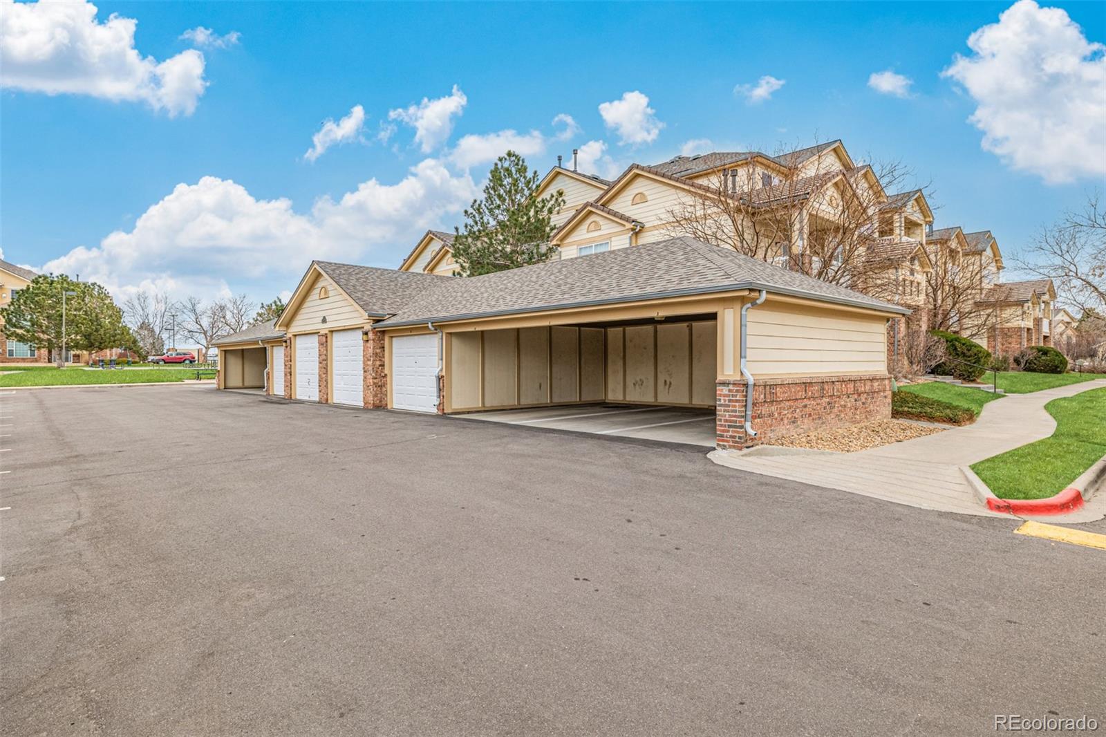 5726 N Genoa Way Unit: 301