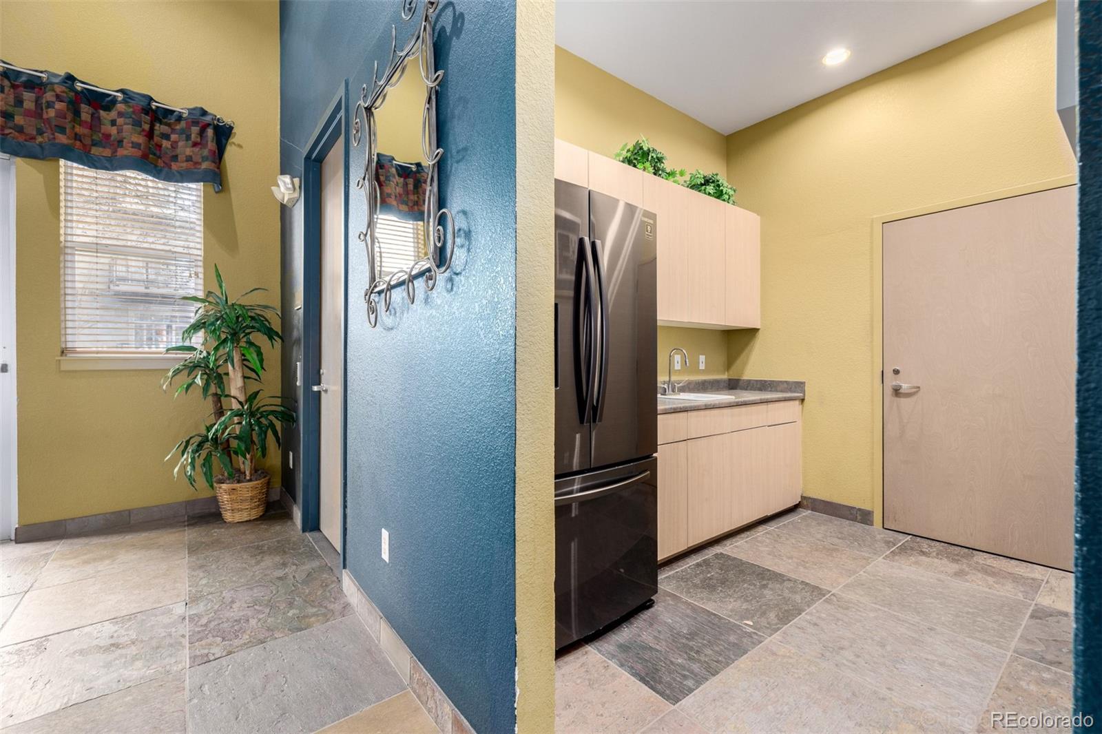 5677 S Park Place Unit: 311A