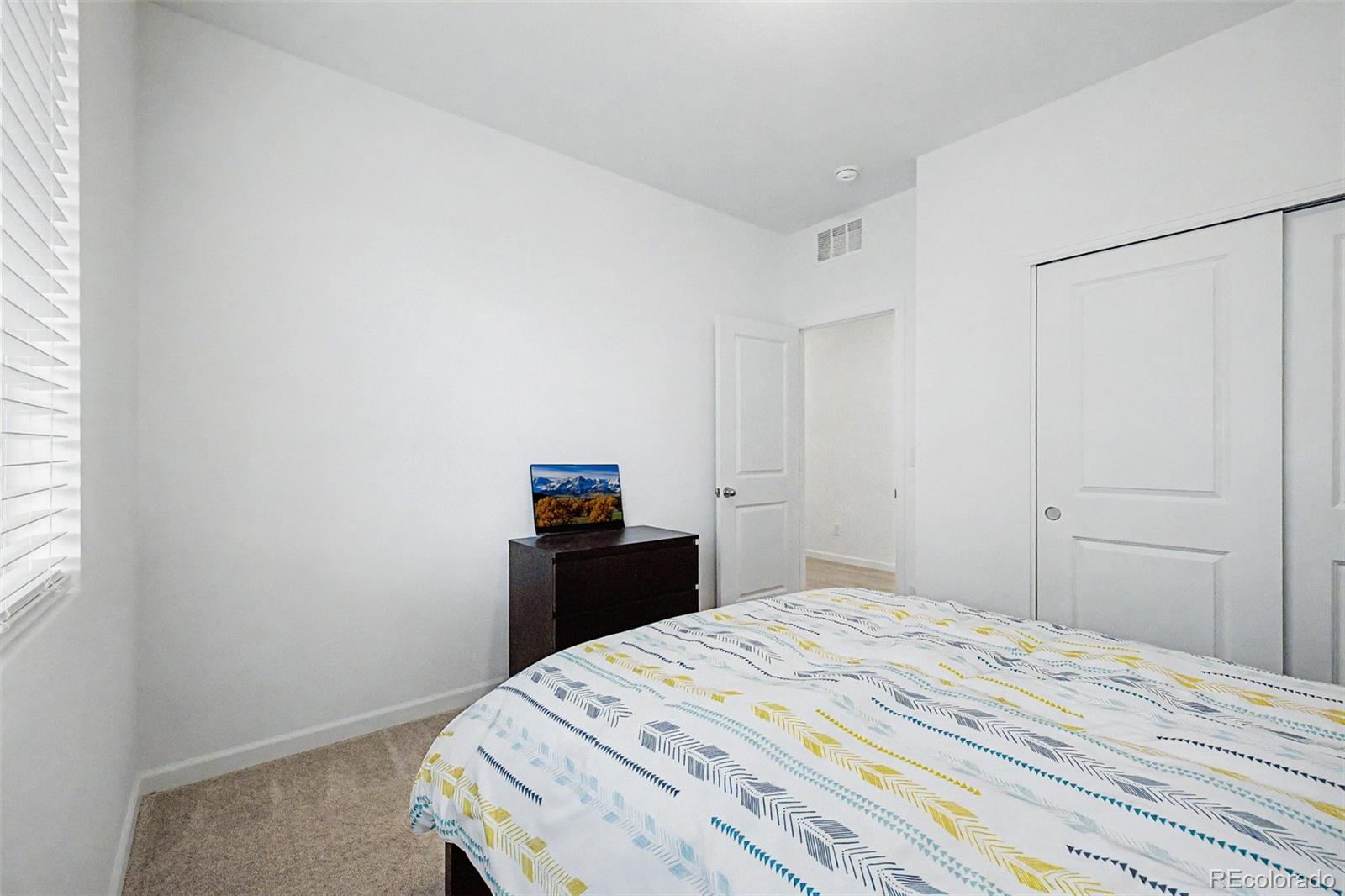 121 S Vandriver Way