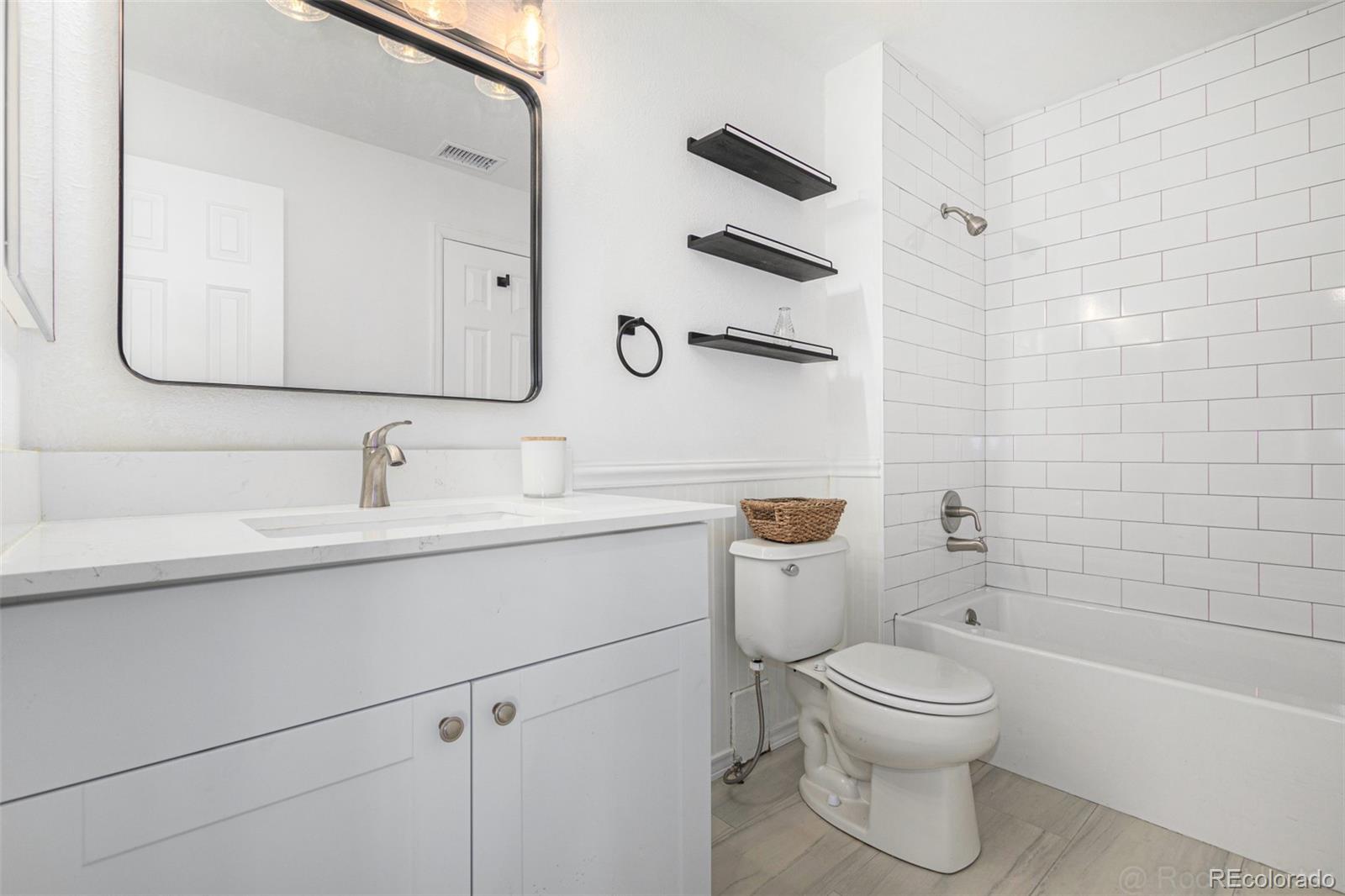 8500 E Jefferson Avenue Unit: 17C