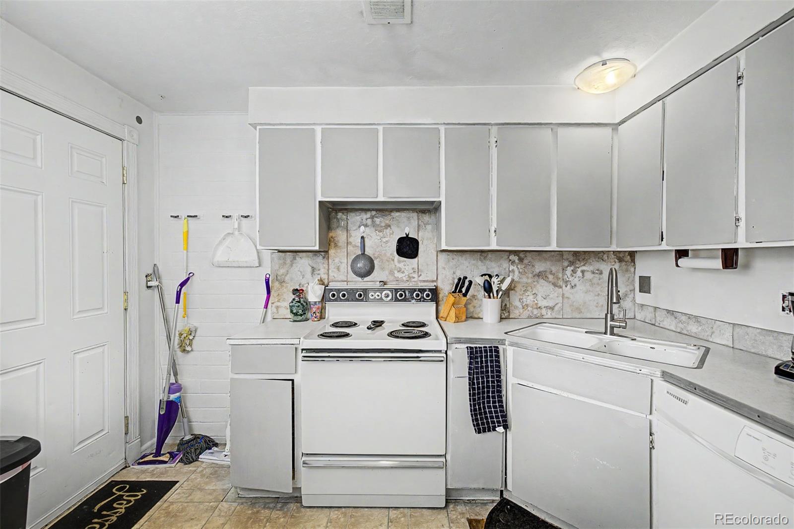 6550 W 14th Avenue Unit: 3
