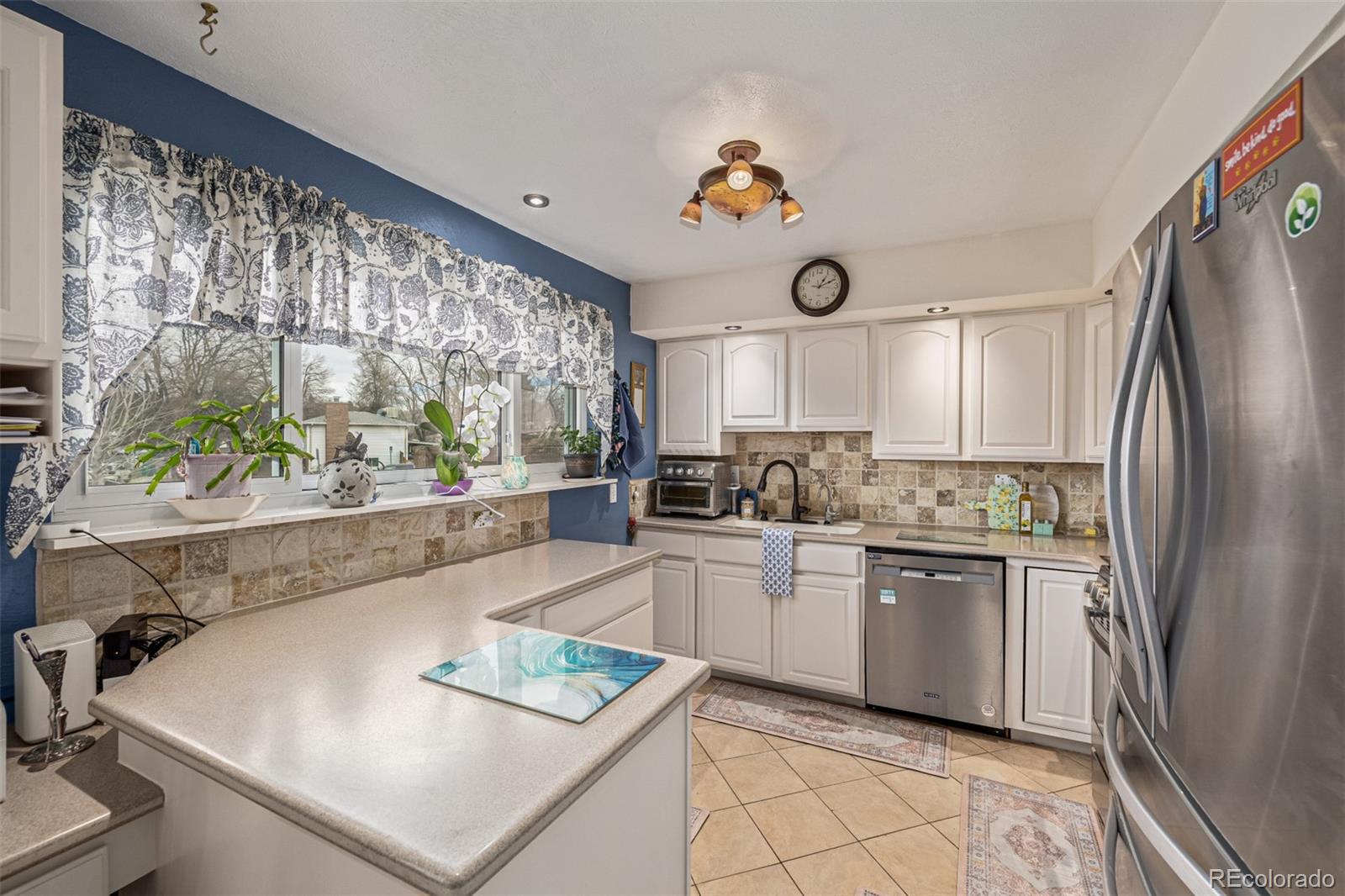 4233 E Maplewood Way