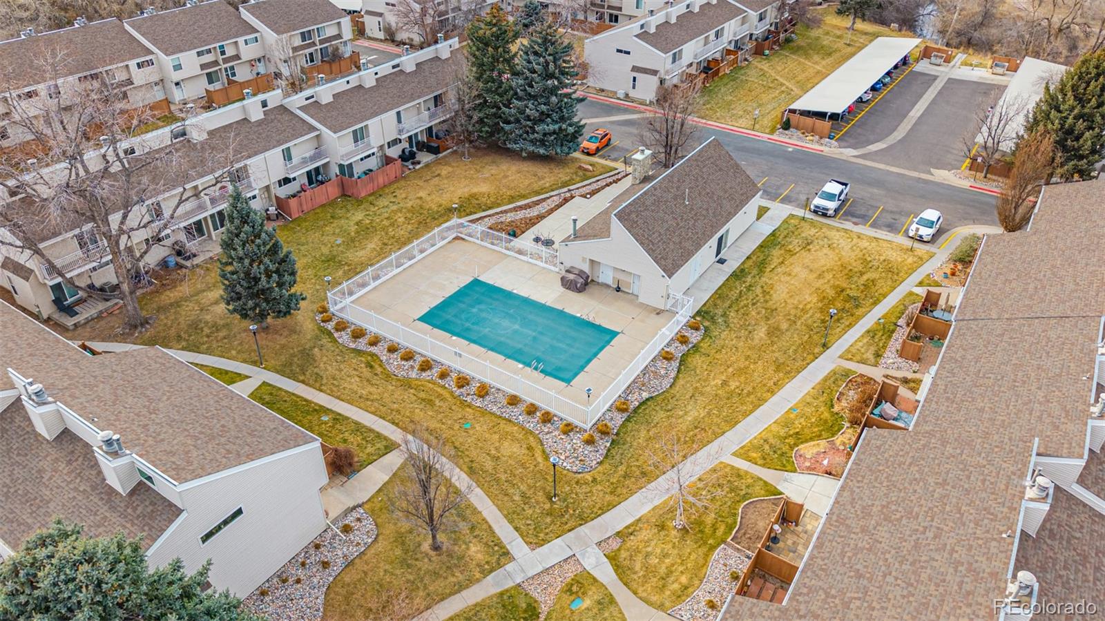 4233 E Maplewood Way