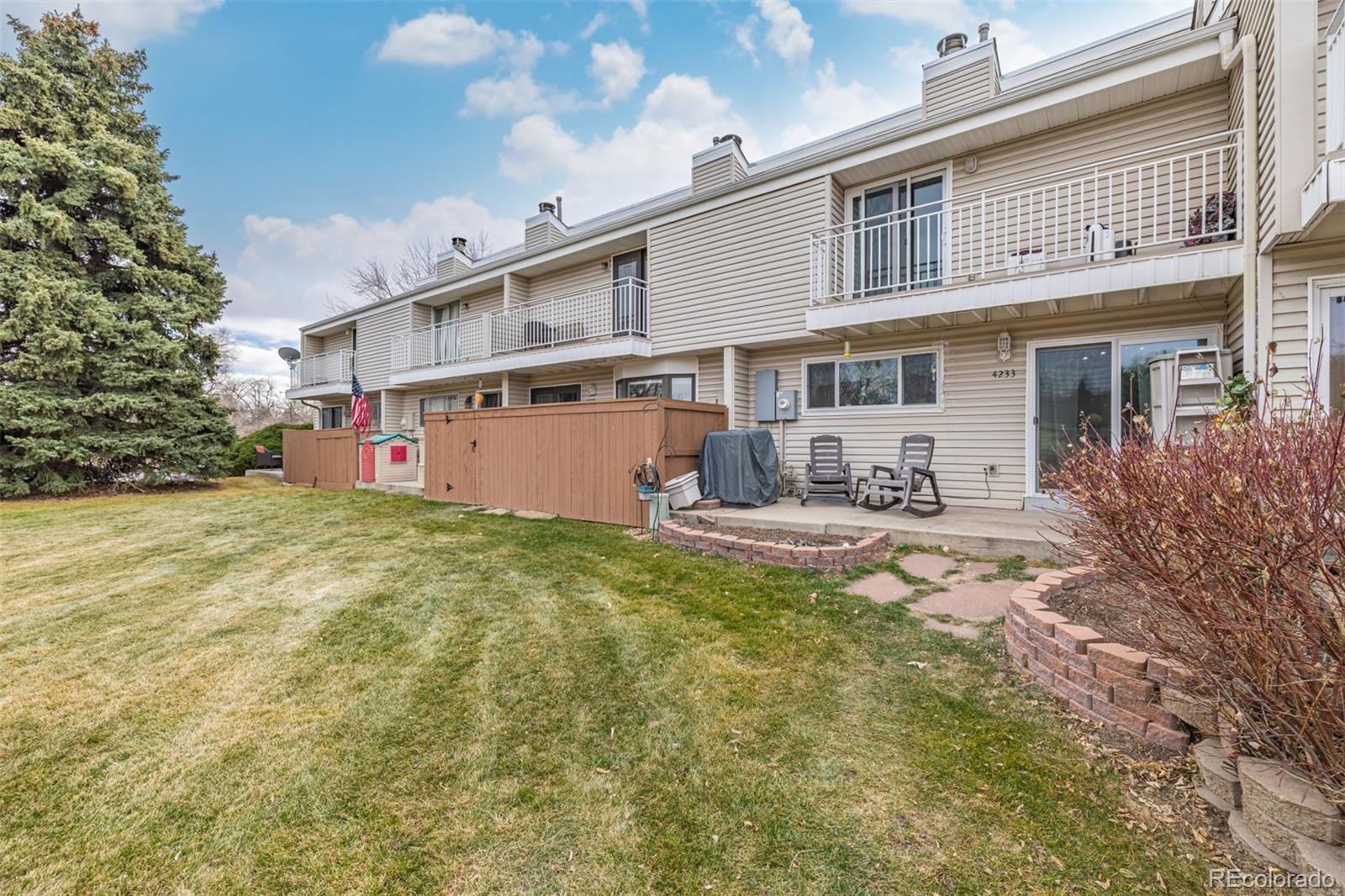 4233 E Maplewood Way
