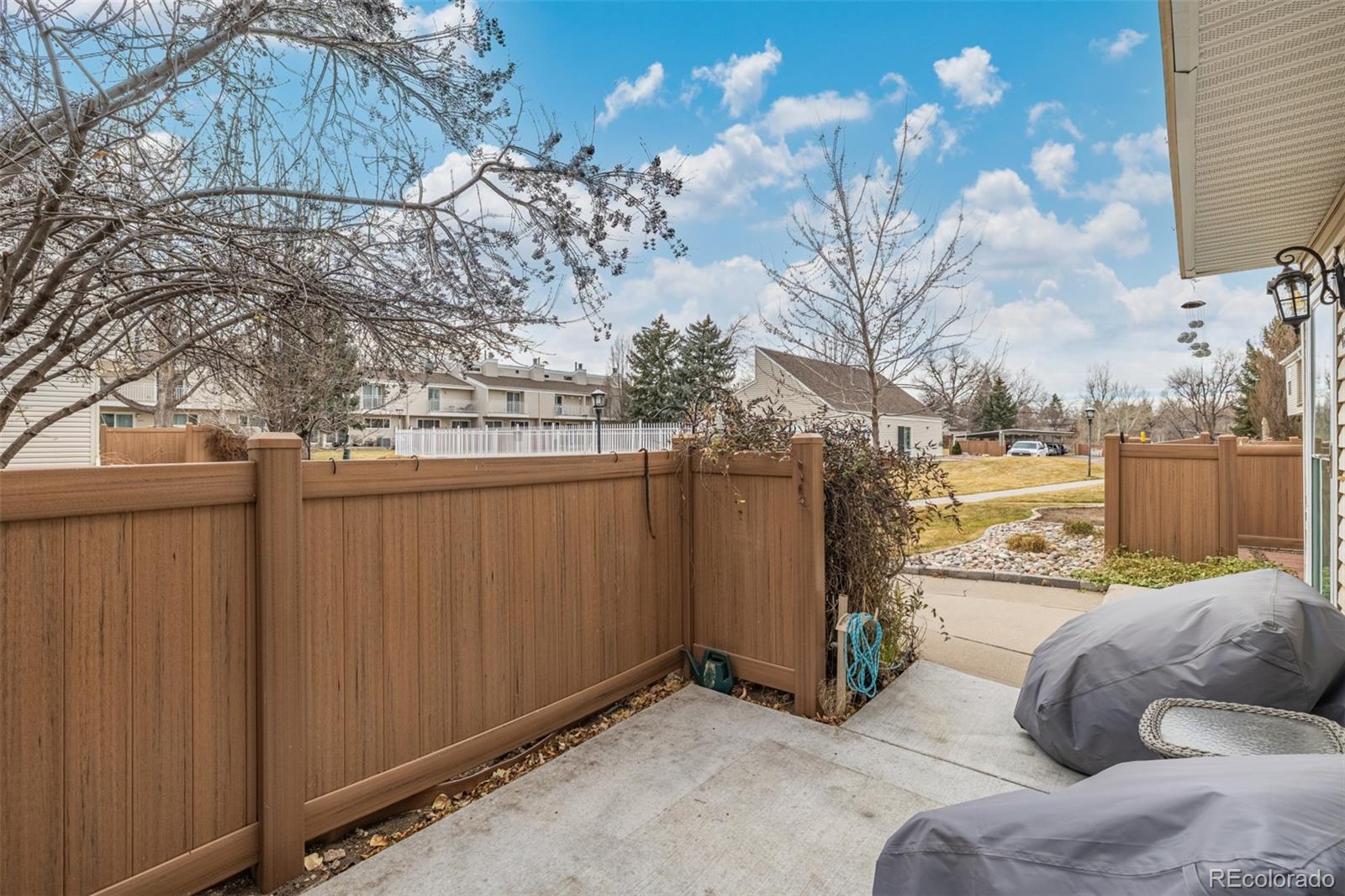 4233 E Maplewood Way