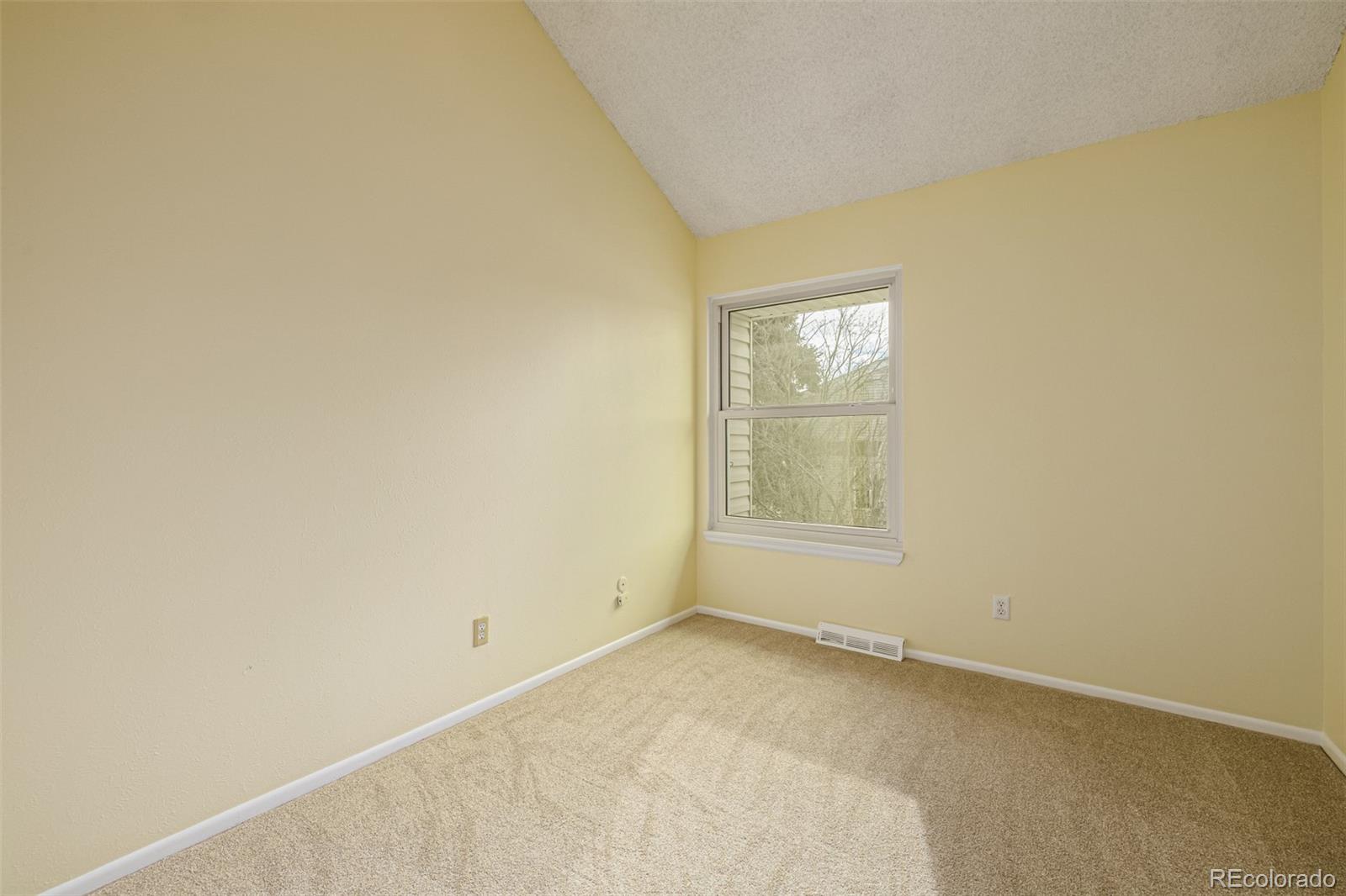 4233 E Maplewood Way