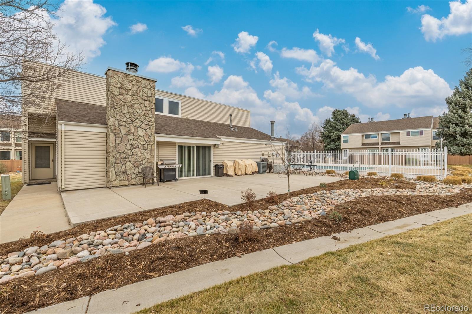 4233 E Maplewood Way