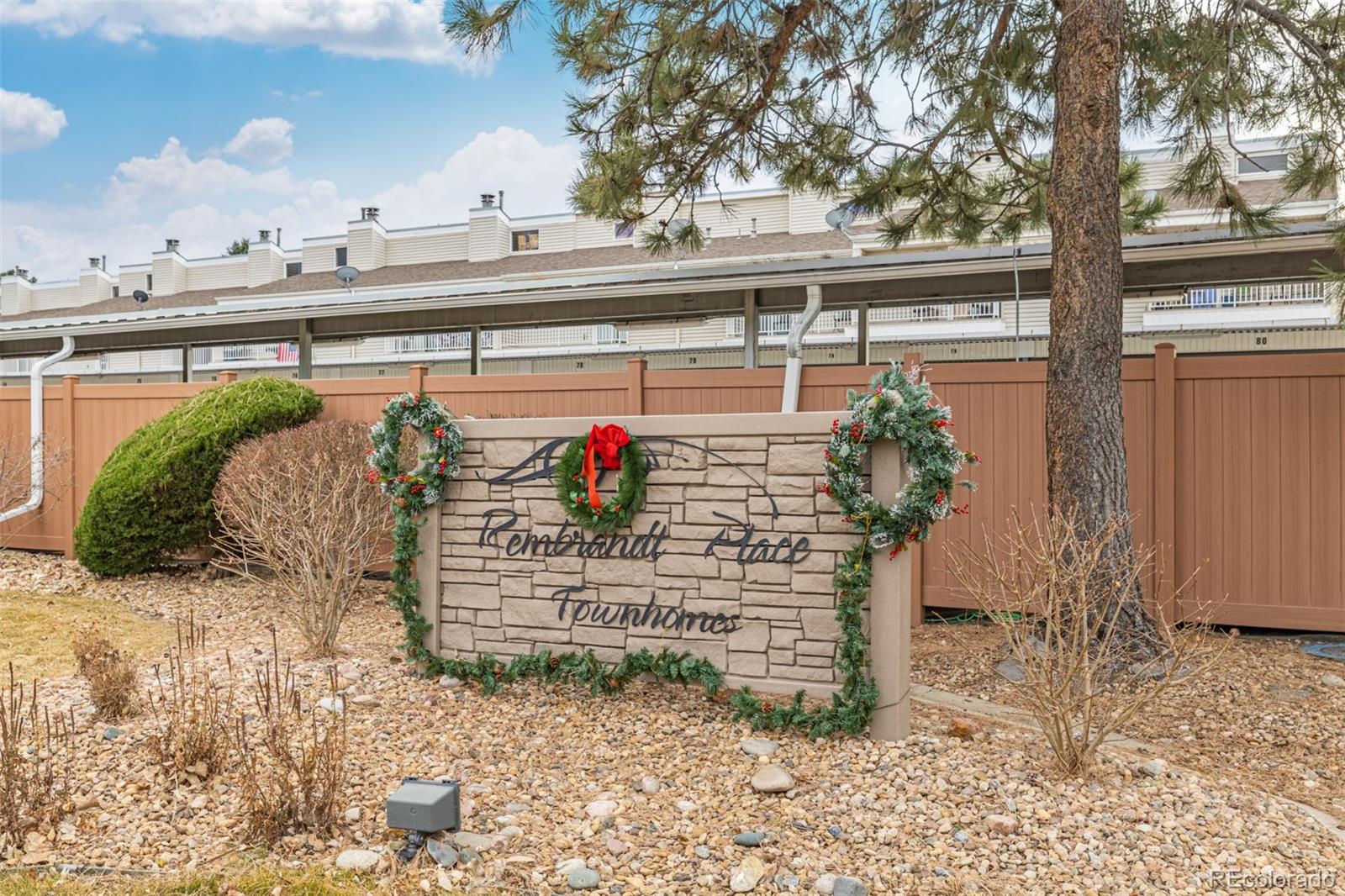 4233 E Maplewood Way