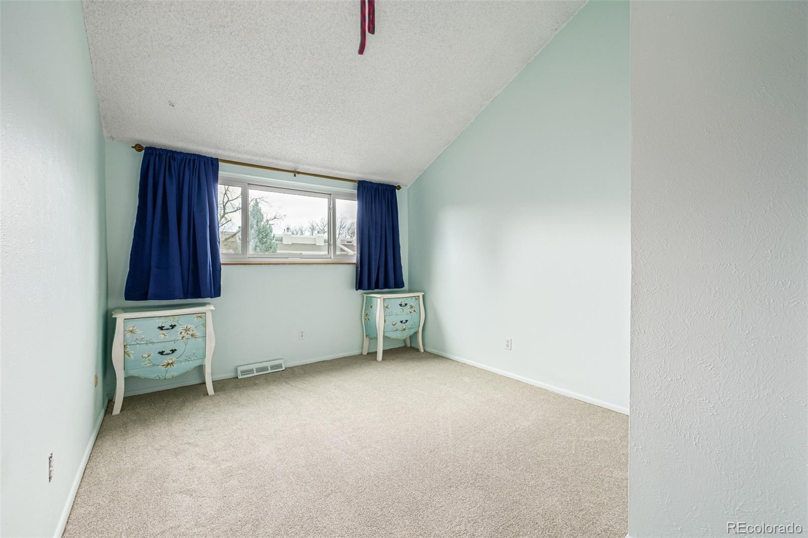 4233 E Maplewood Way