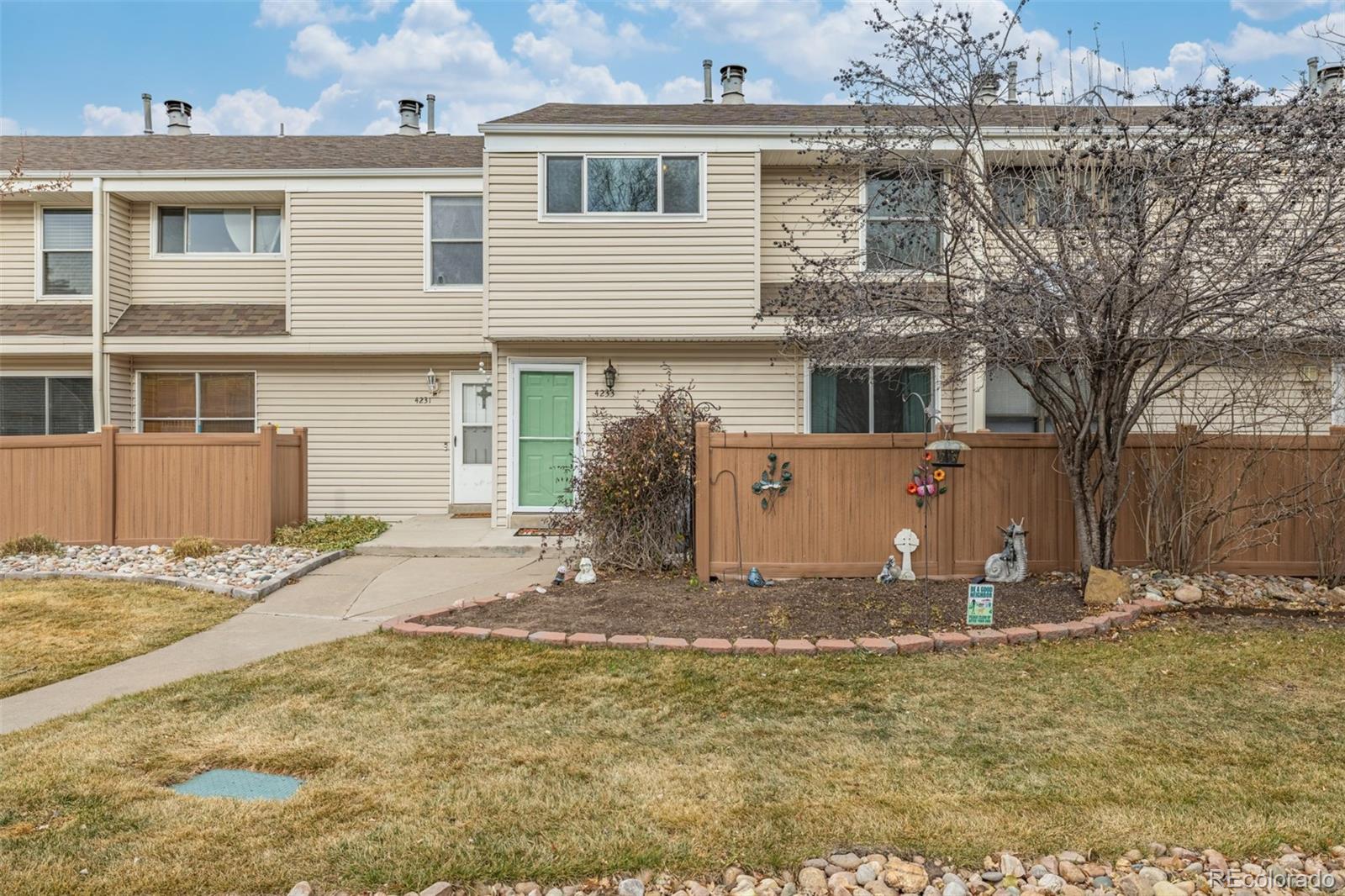 4233 E Maplewood Way